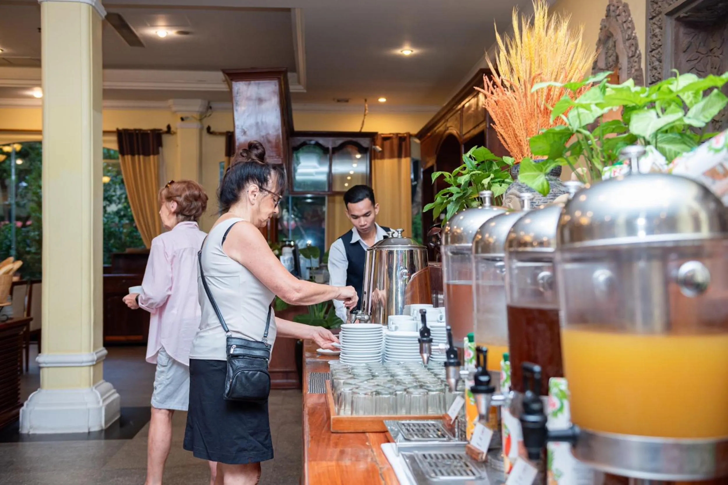 Restaurant/places to eat in Hotel Somadevi Angkor Resort & Spa