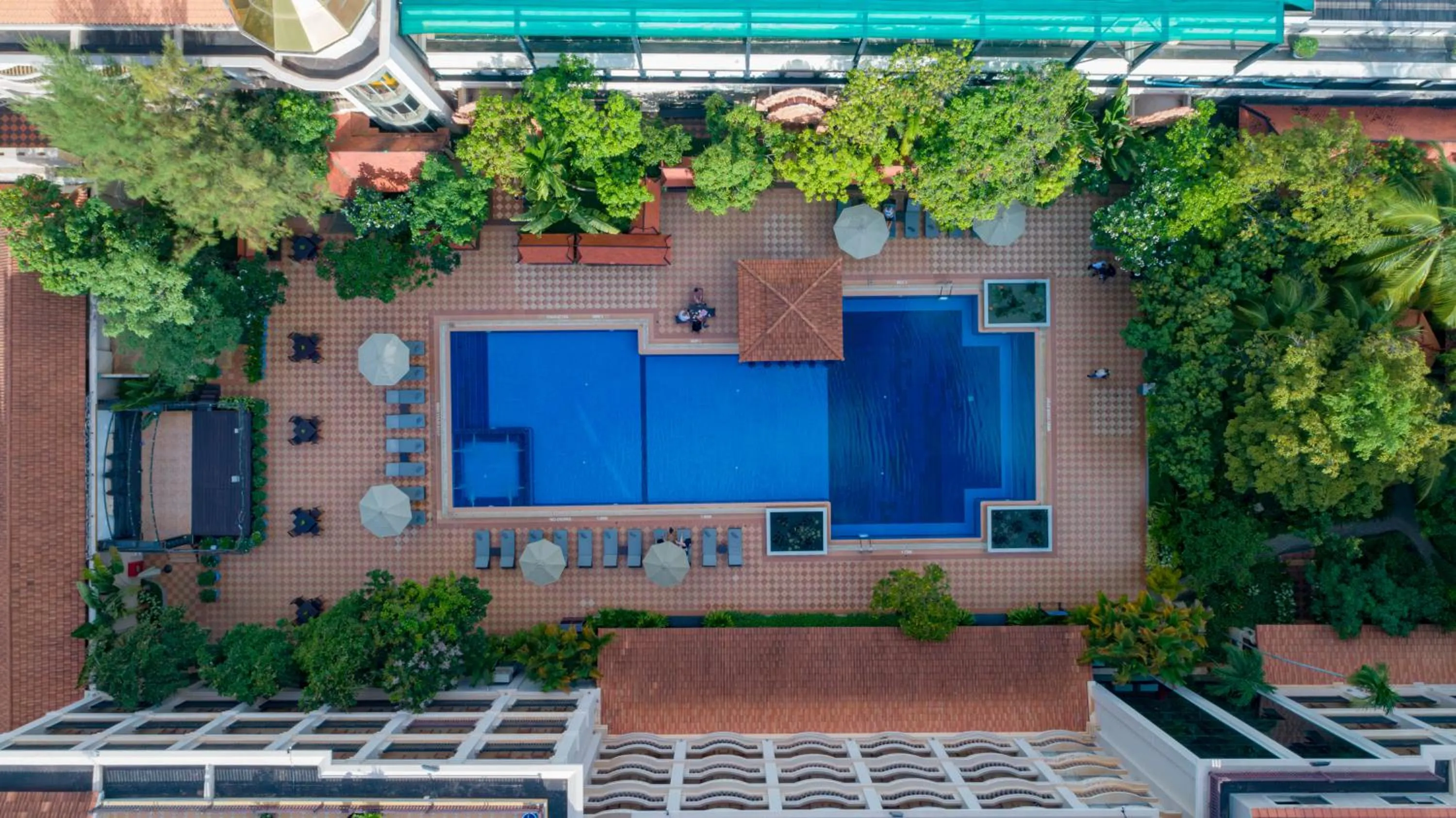 Swimming pool in Hotel Somadevi Angkor Resort & Spa
