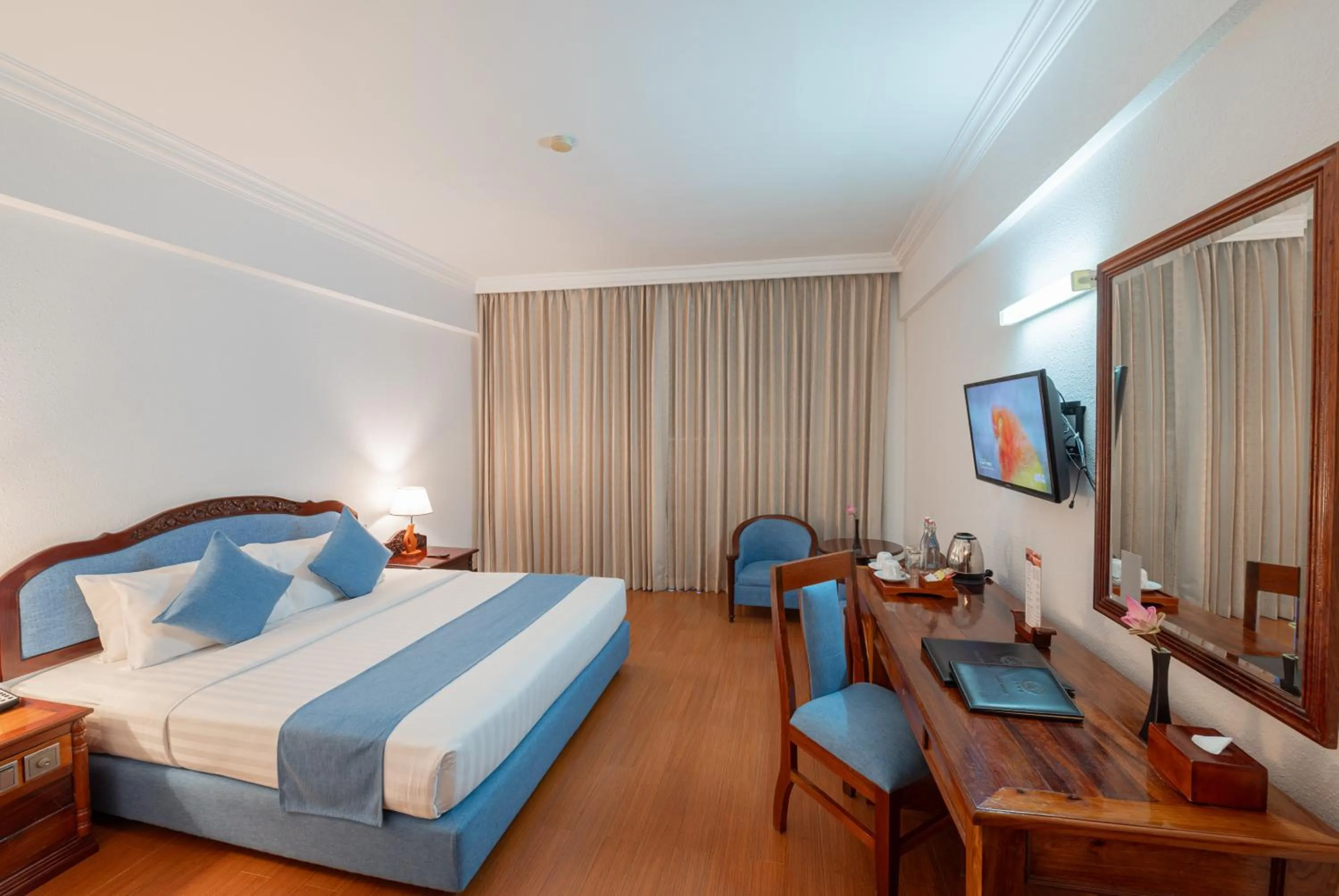 Bed in Hotel Somadevi Angkor Resort & Spa