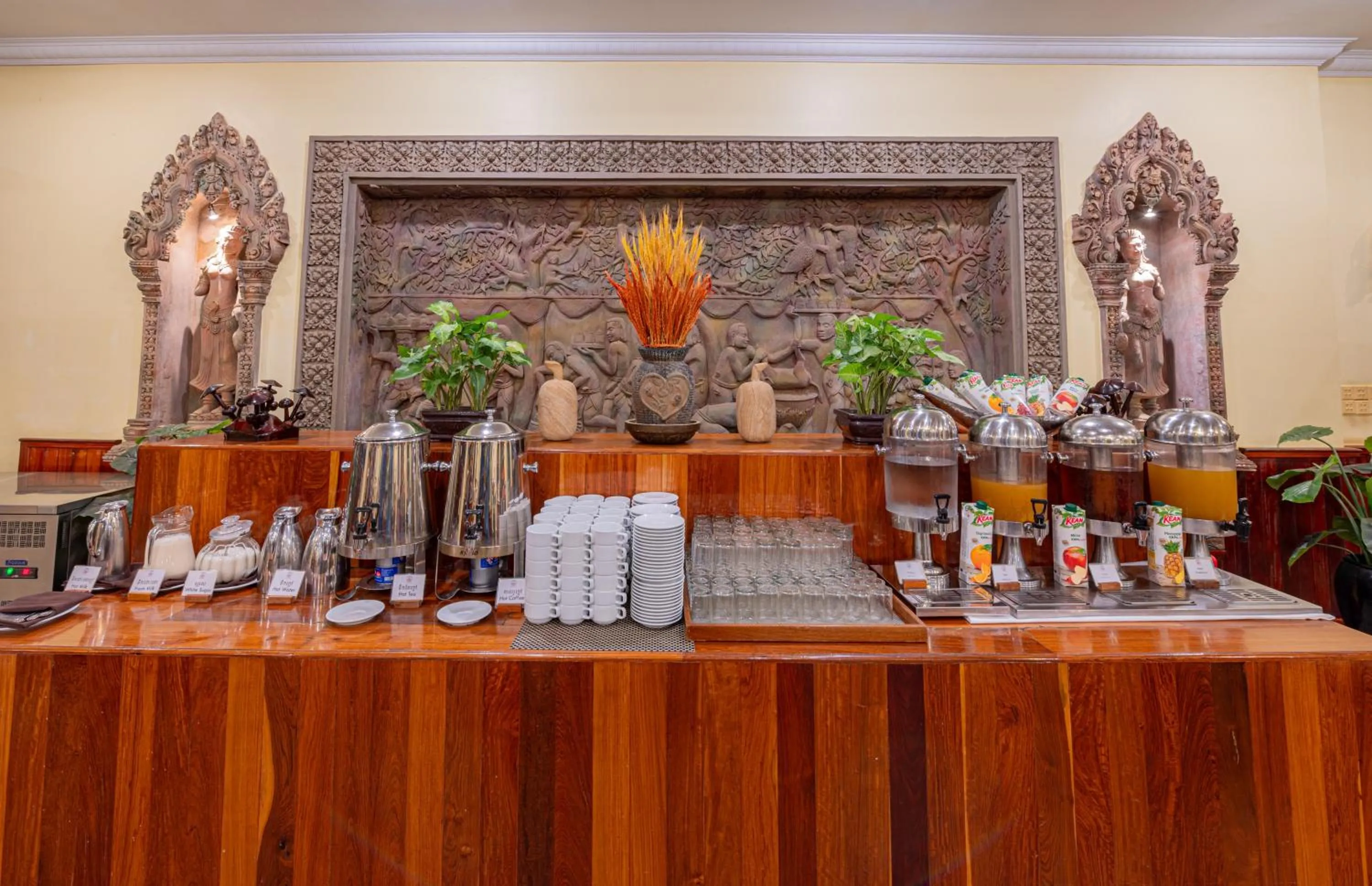 Restaurant/places to eat in Hotel Somadevi Angkor Resort & Spa