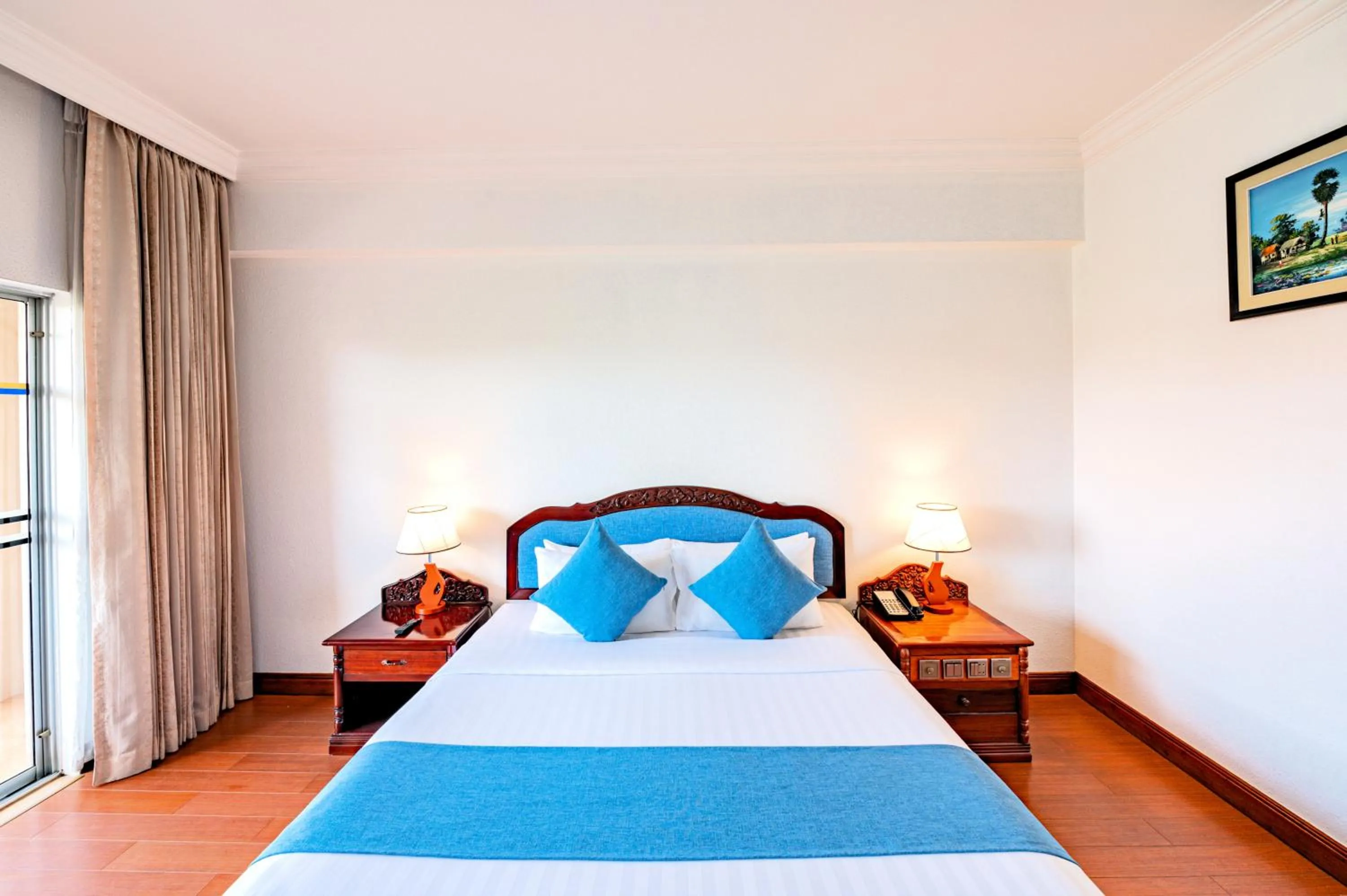 Bed in Hotel Somadevi Angkor Resort & Spa