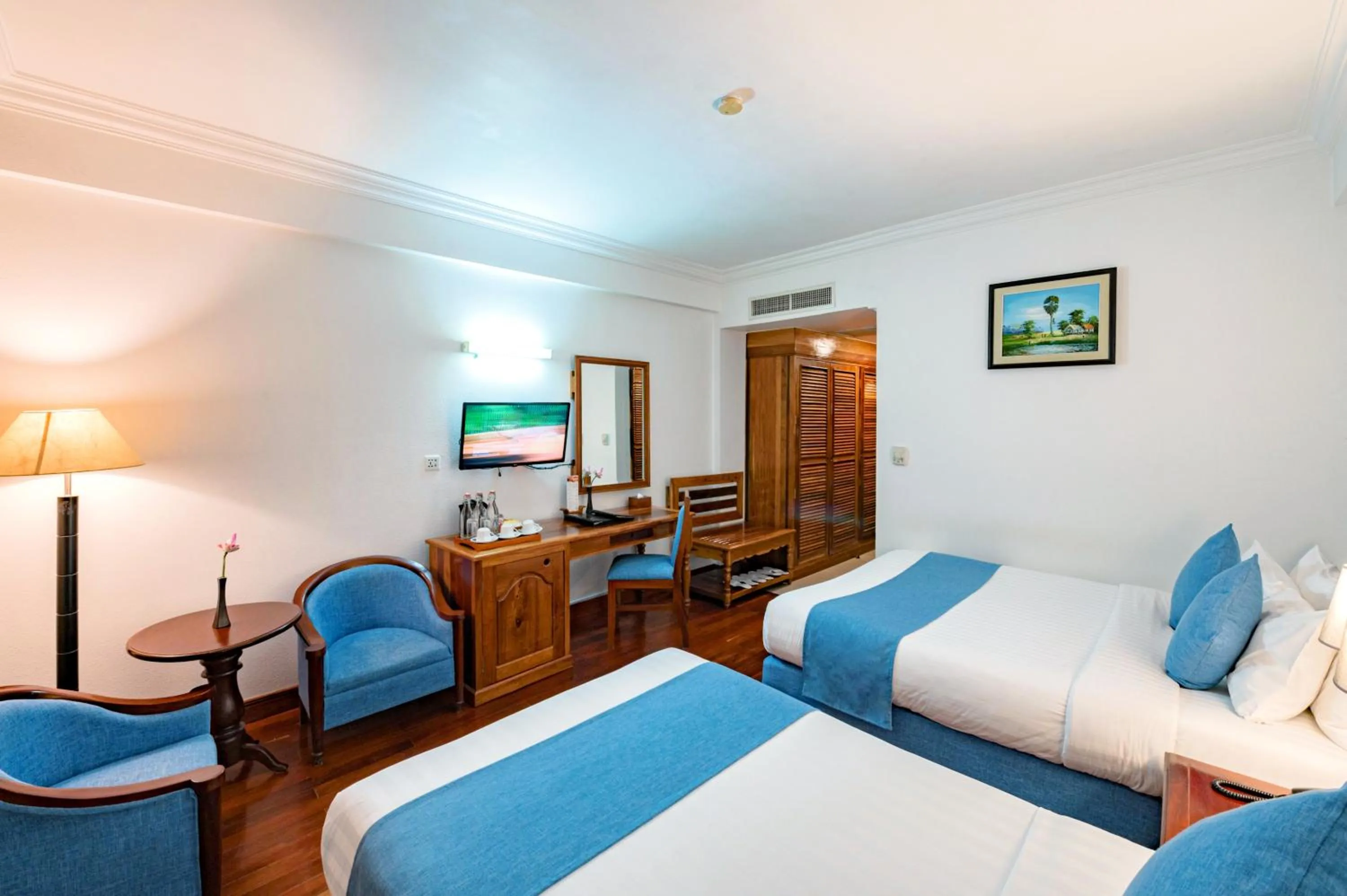 Bed in Hotel Somadevi Angkor Resort & Spa