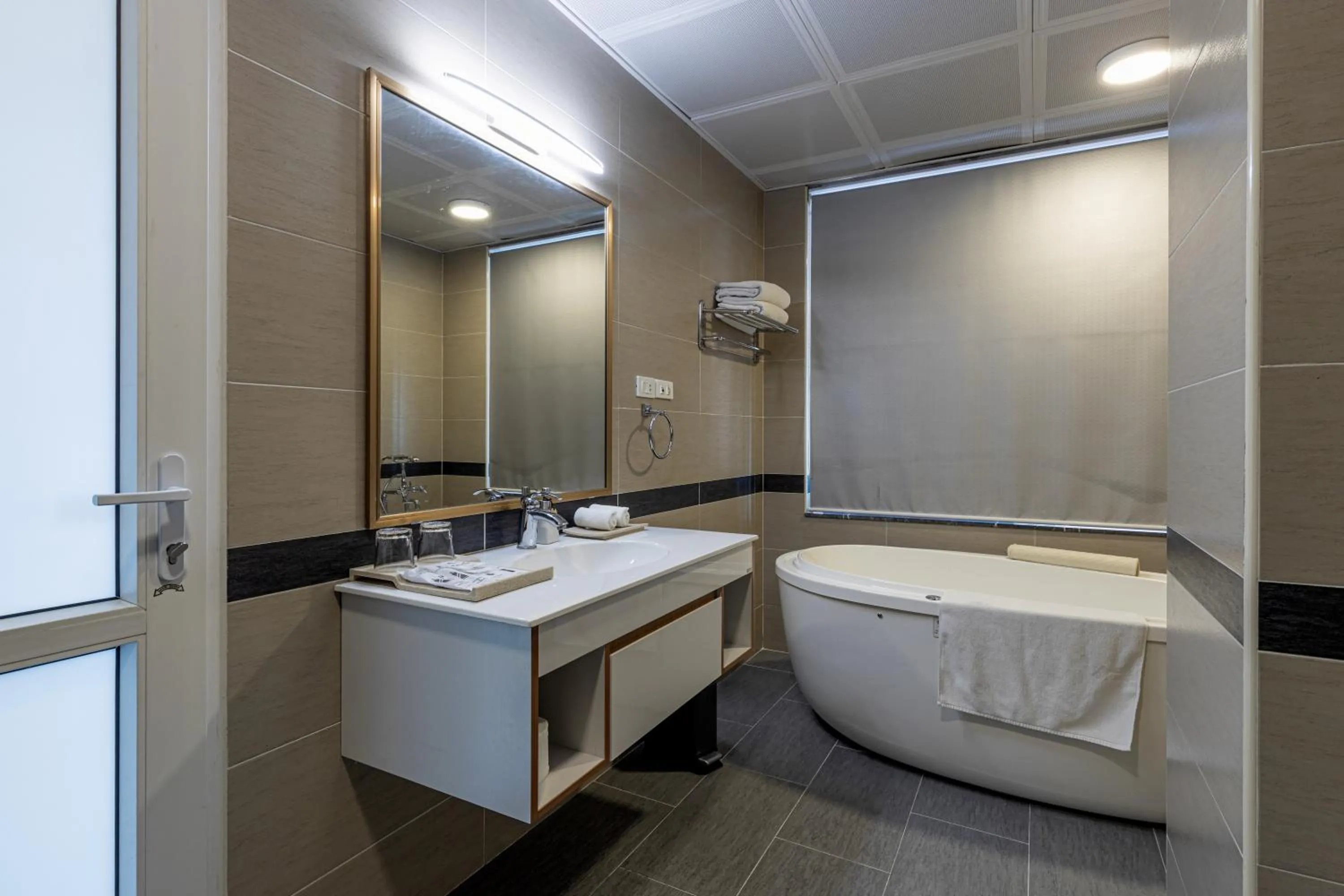 Bathroom in Flower Garden Hotel