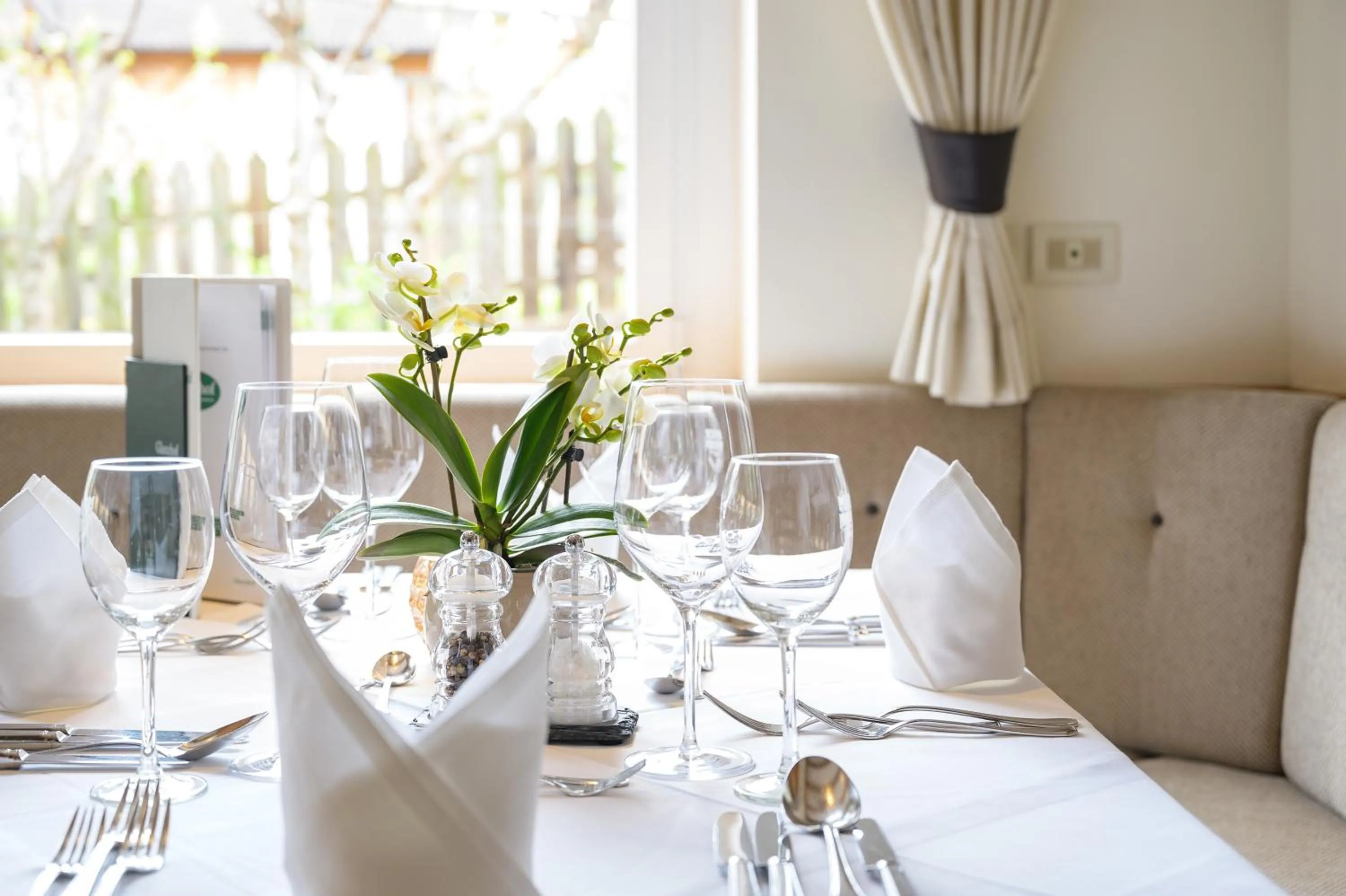 Restaurant/places to eat in Glanzhof Hotel & Apartments