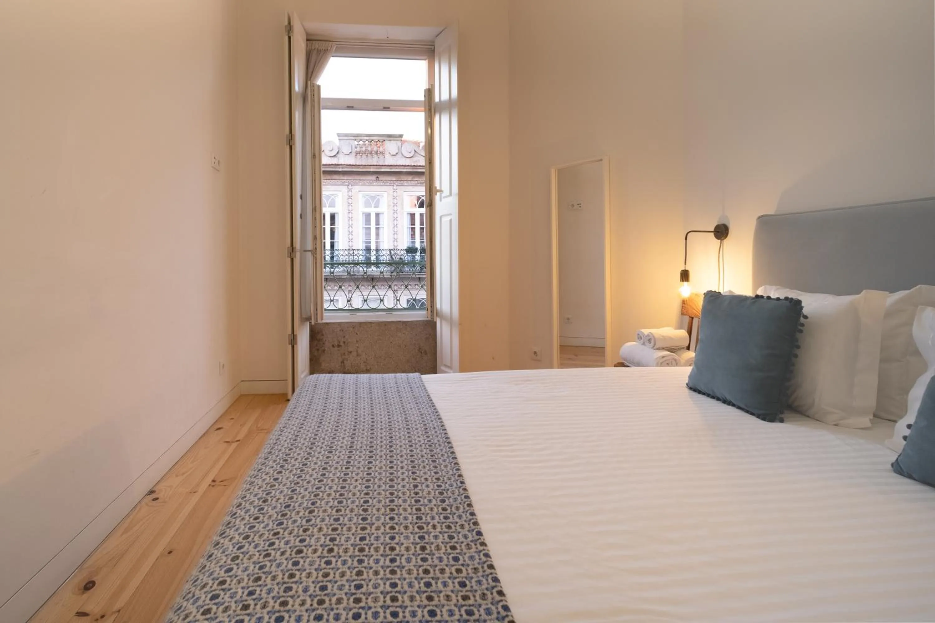 Bedroom, Bed in Bonfim 234 Townhouse