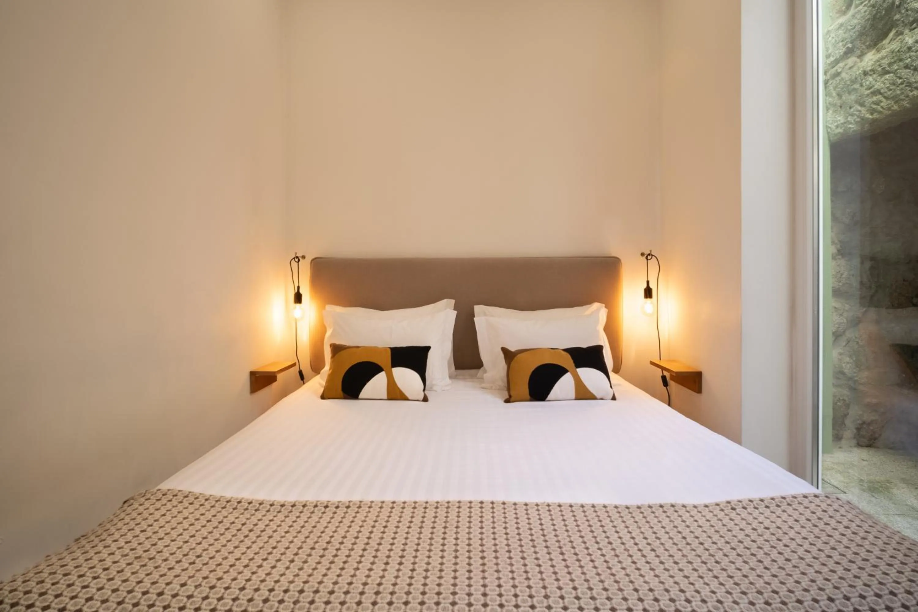 Bedroom, Bed in Bonfim 234 Townhouse