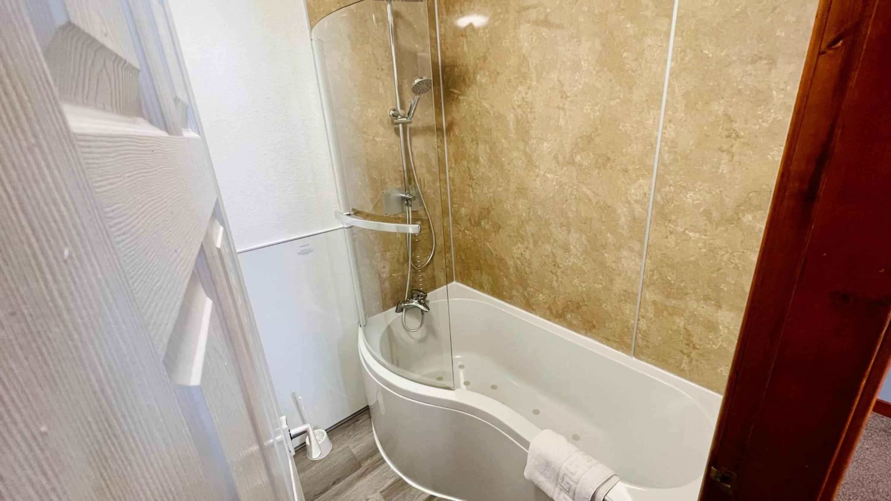 Bathroom in Aultguish Inn