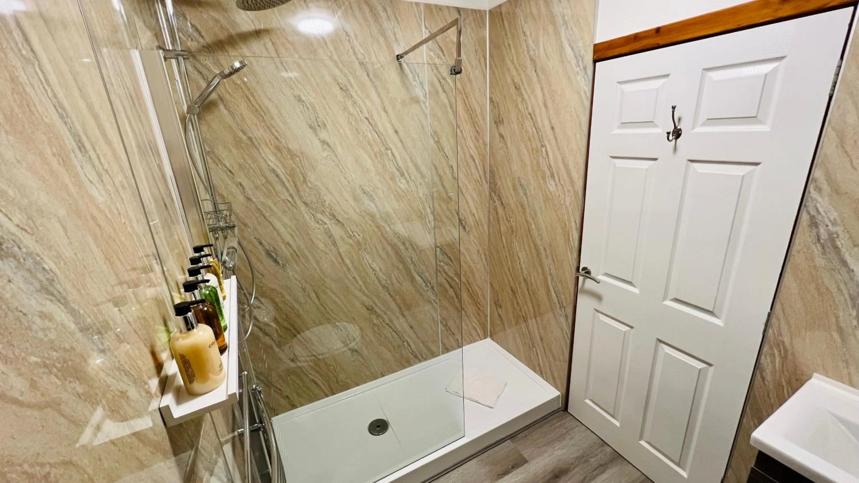 Bathroom in Aultguish Inn