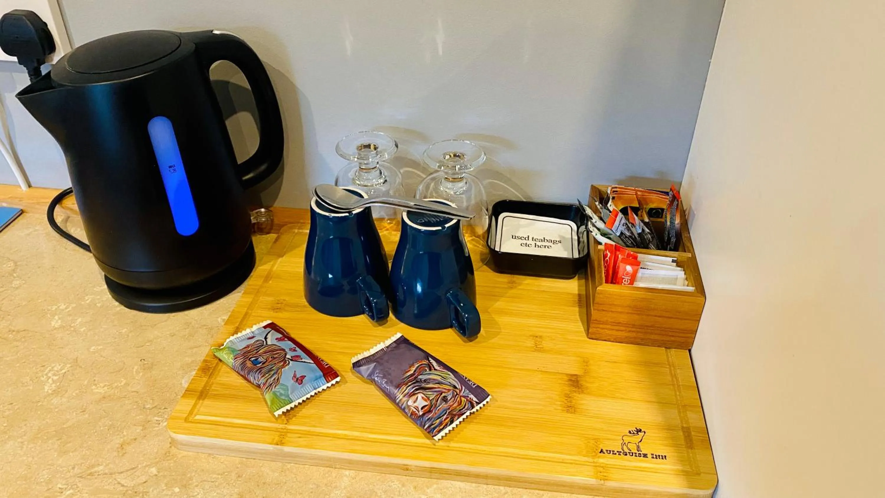 Coffee/tea facilities in Aultguish Inn