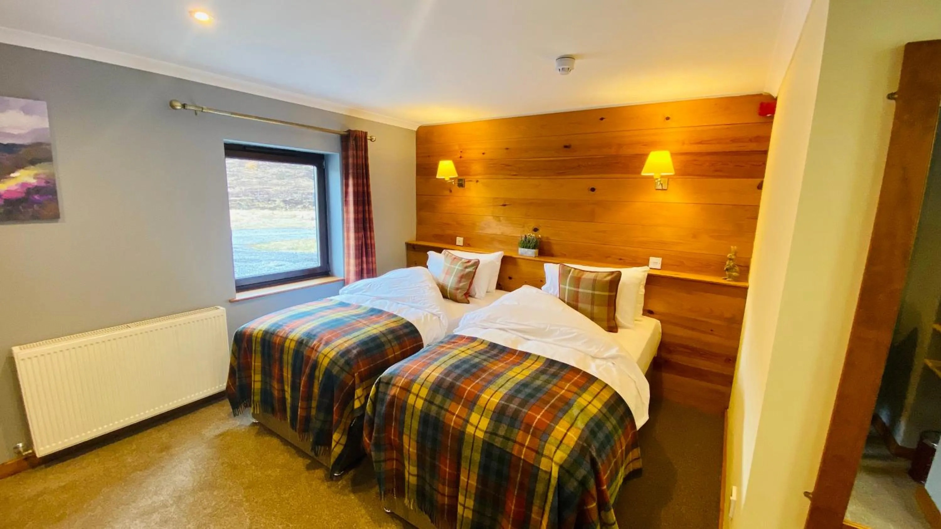 Photo of the whole room, Bed in Aultguish Inn