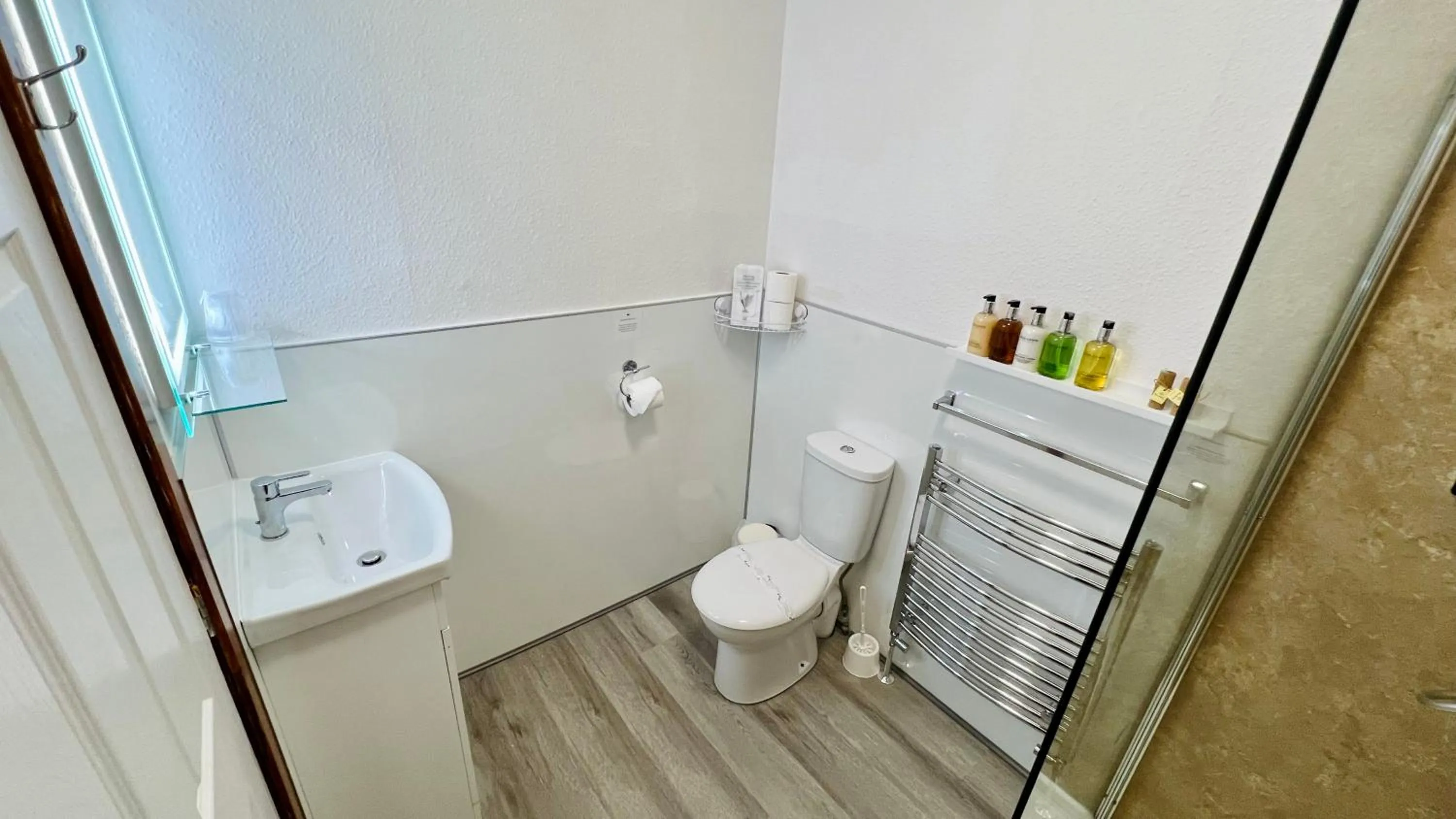 Bathroom in Aultguish Inn