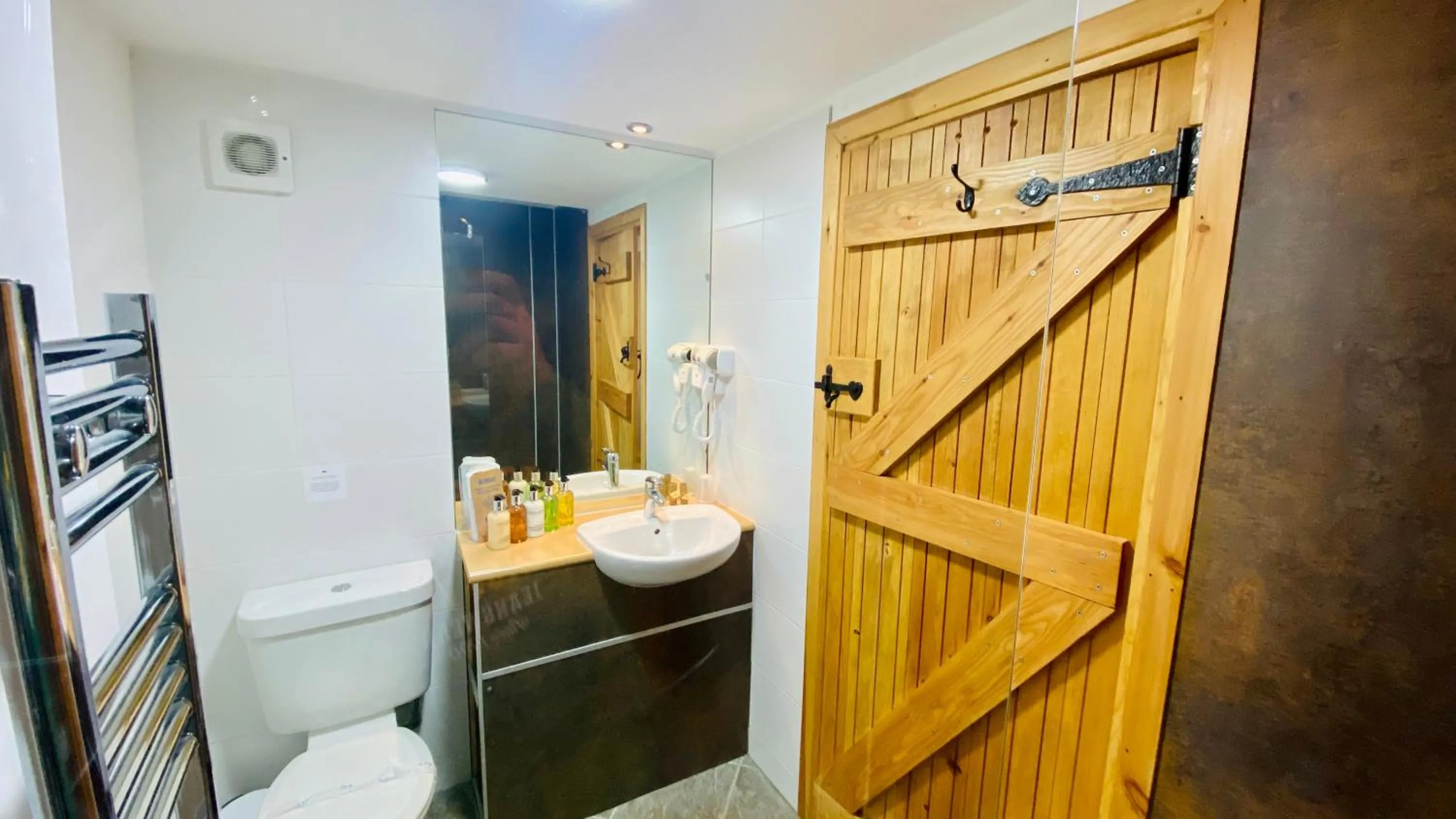 Bathroom in Aultguish Inn
