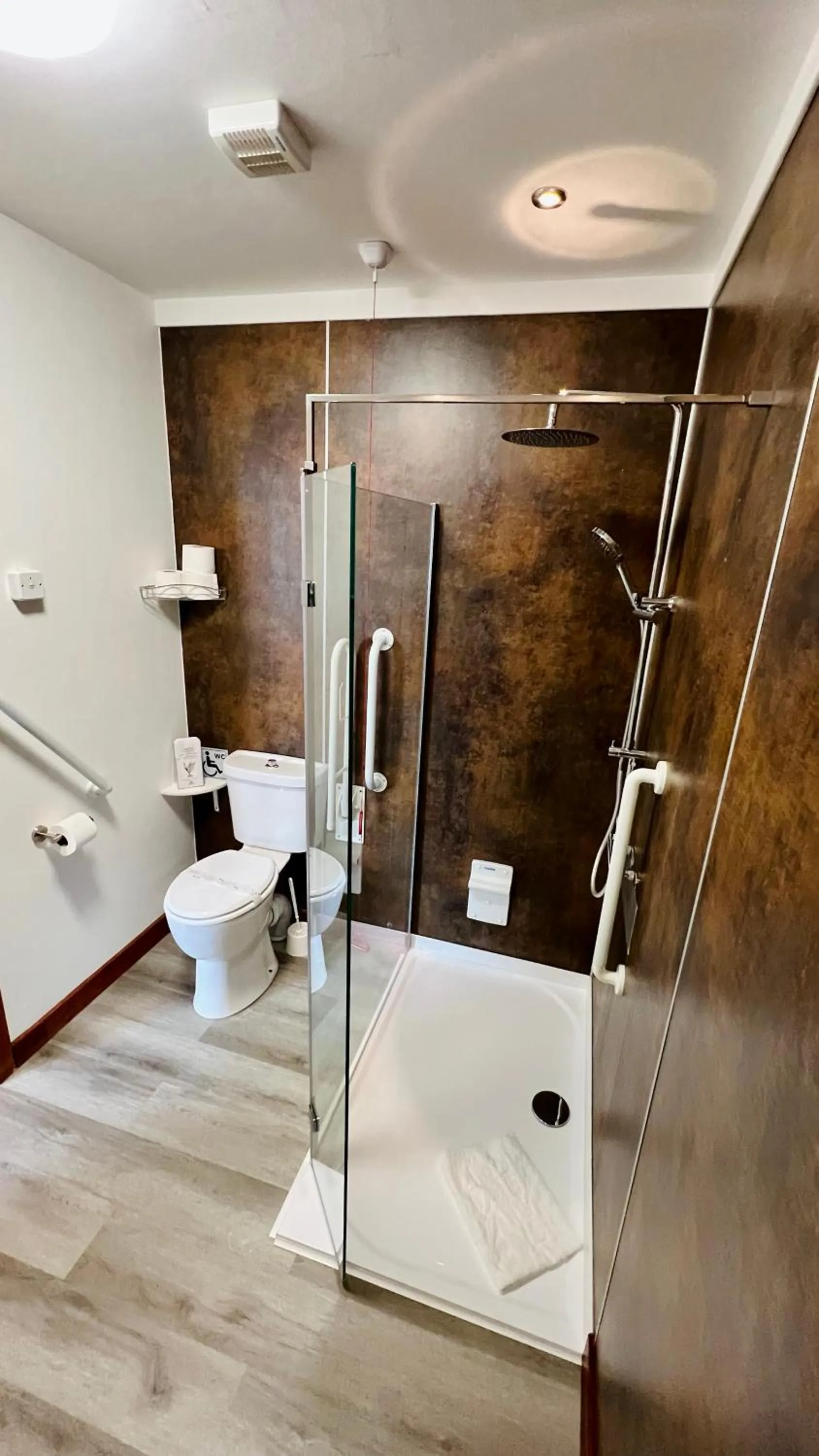 Bathroom in Aultguish Inn