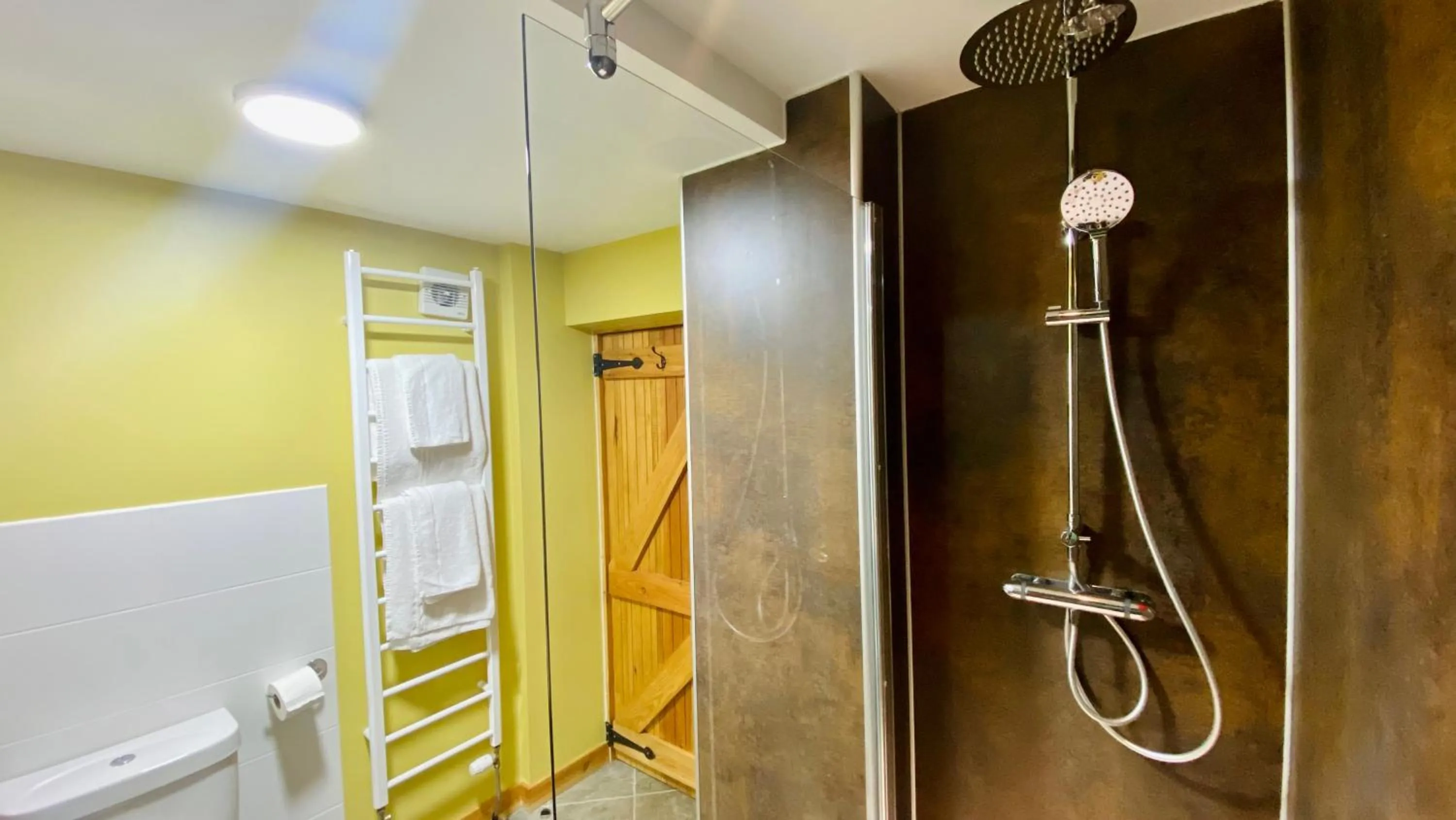 Bathroom in Aultguish Inn