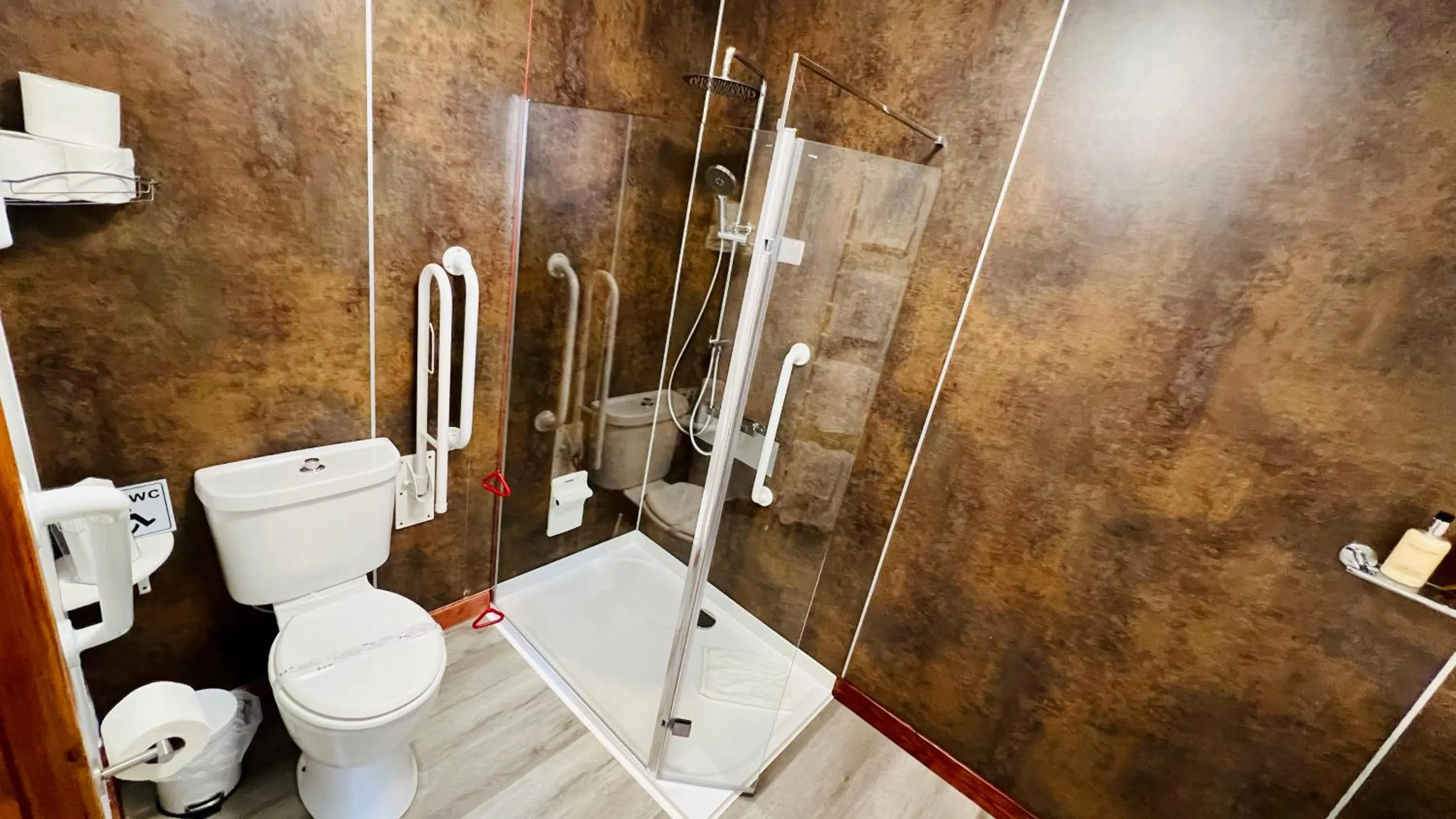 Bathroom in Aultguish Inn