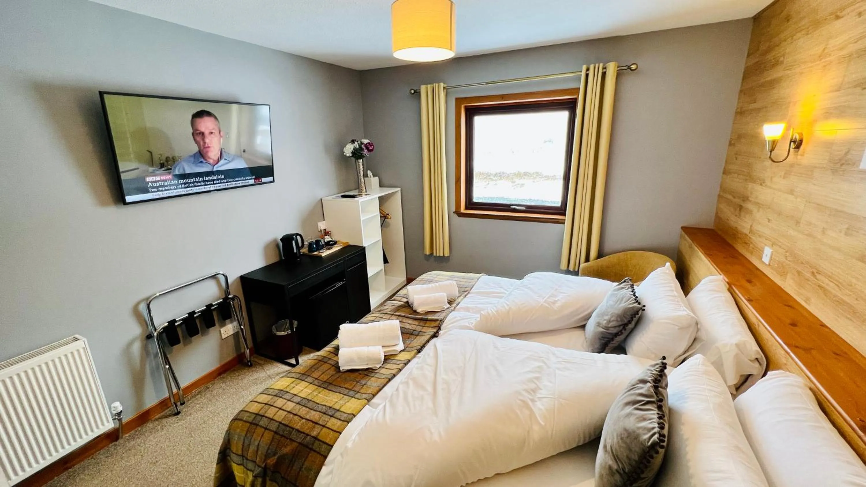 Photo of the whole room, Bed in Aultguish Inn