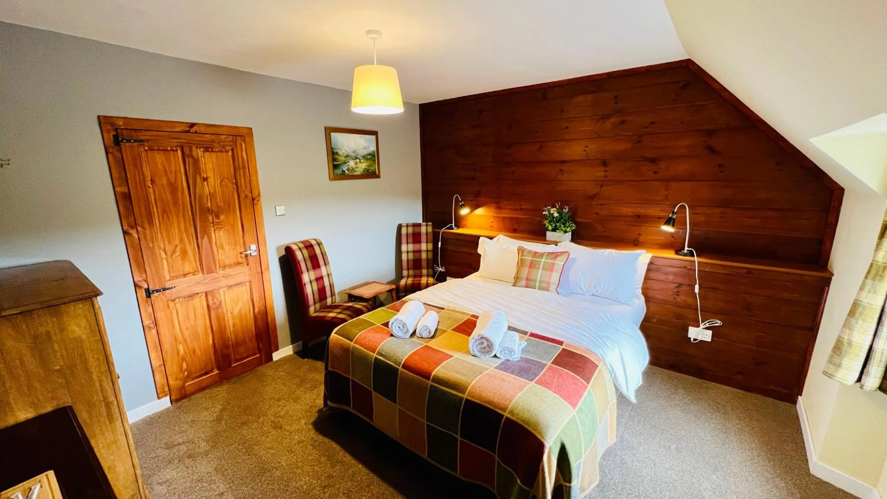 Photo of the whole room, Bed in Aultguish Inn