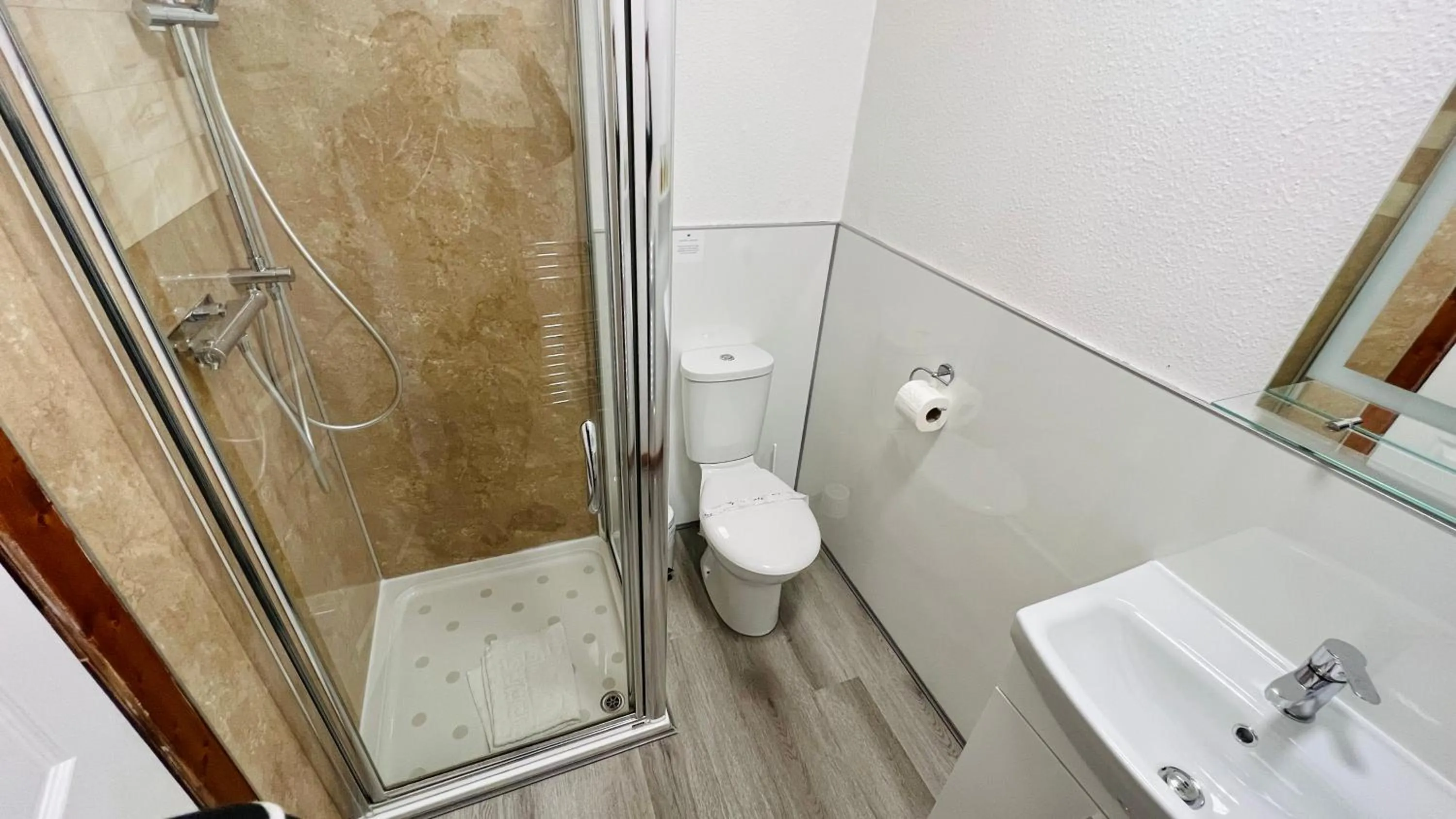 Bathroom in Aultguish Inn