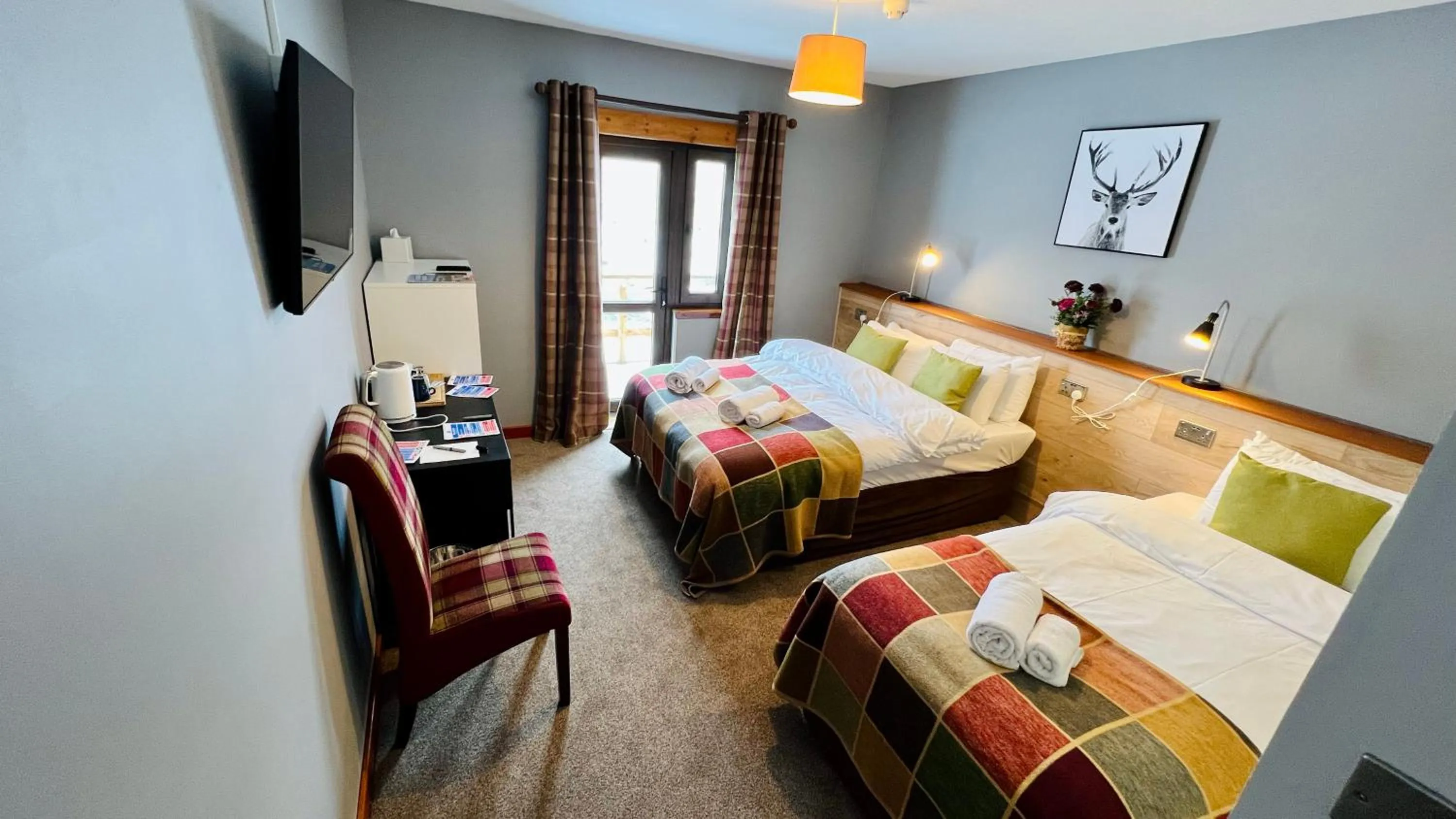 Photo of the whole room, Bed in Aultguish Inn