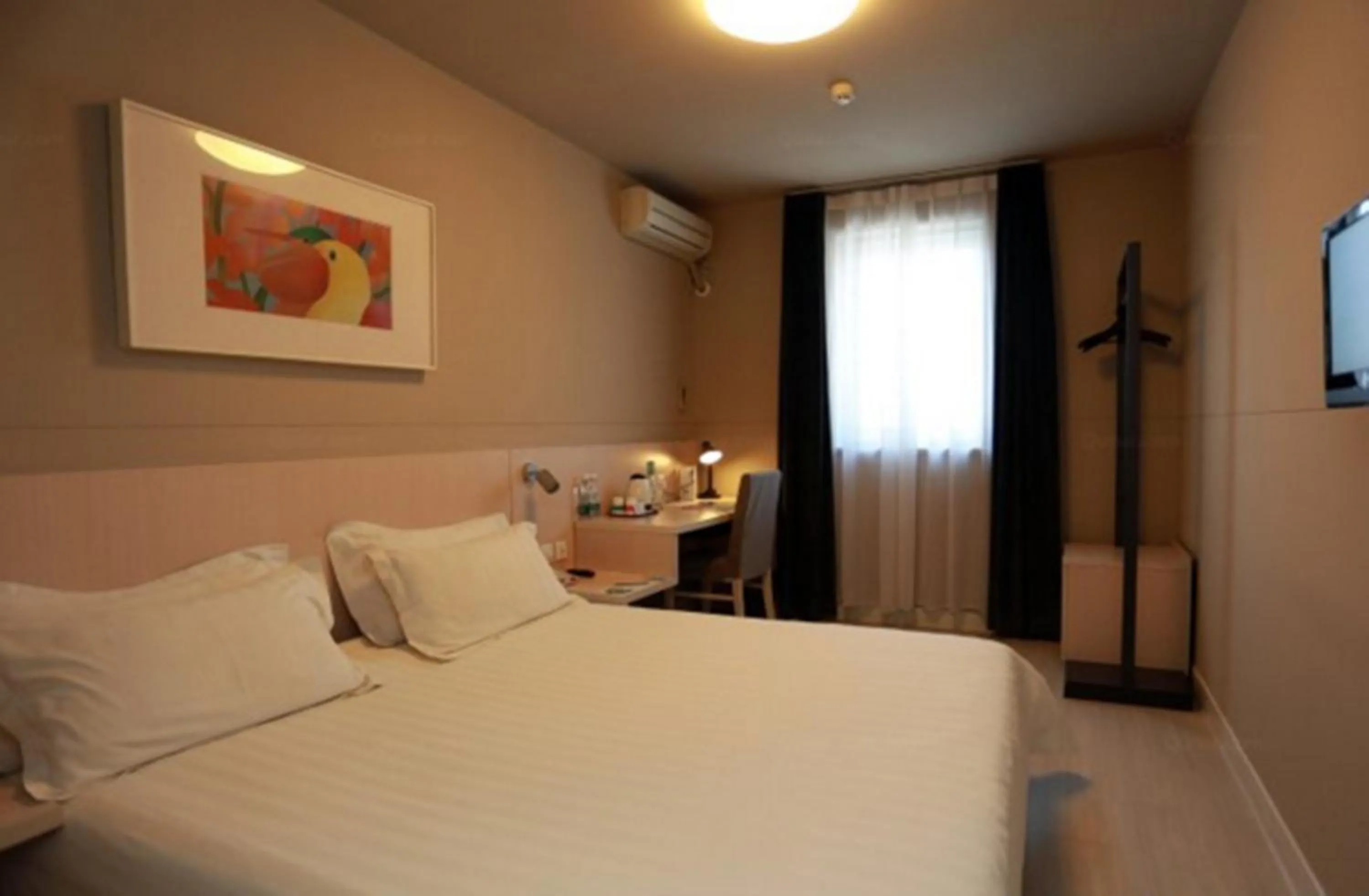 Bedroom, Bed in Jinjiang Inn - Changchun Convention & Exhibition Center