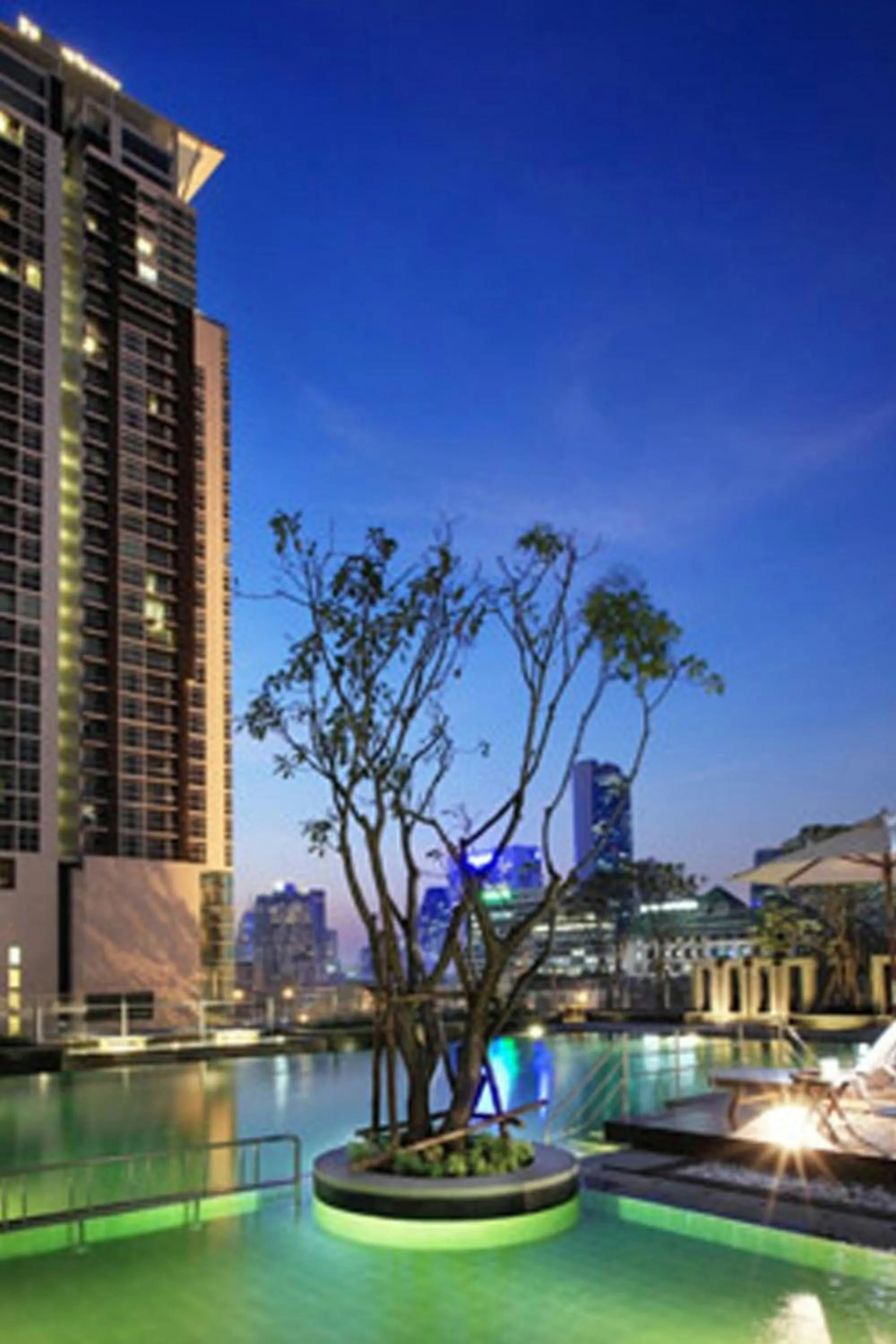 Swimming pool in Sathorn Vista, Bangkok - Marriott Executive Apartments