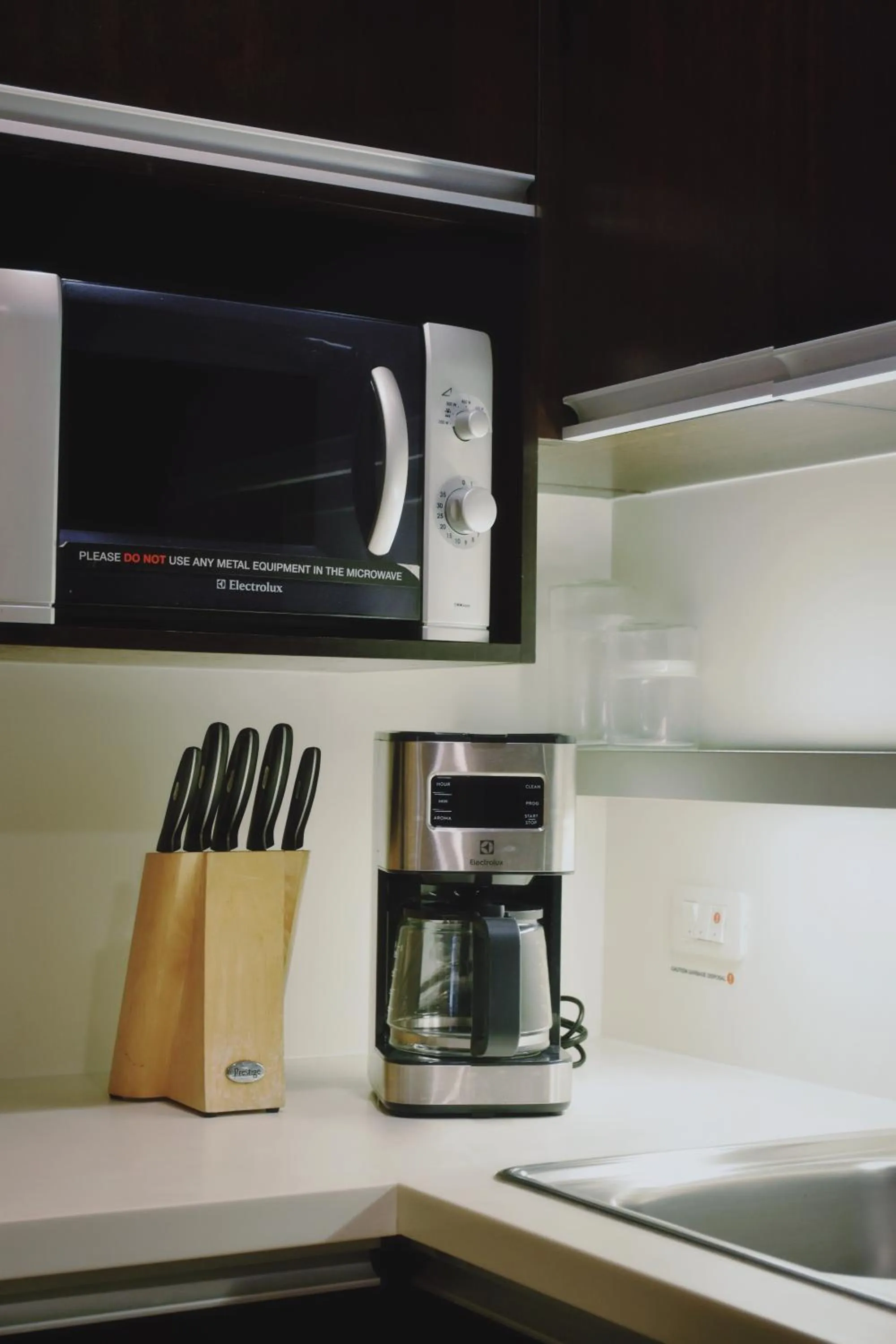 microwave in Sathorn Vista, Bangkok - Marriott Executive Apartments