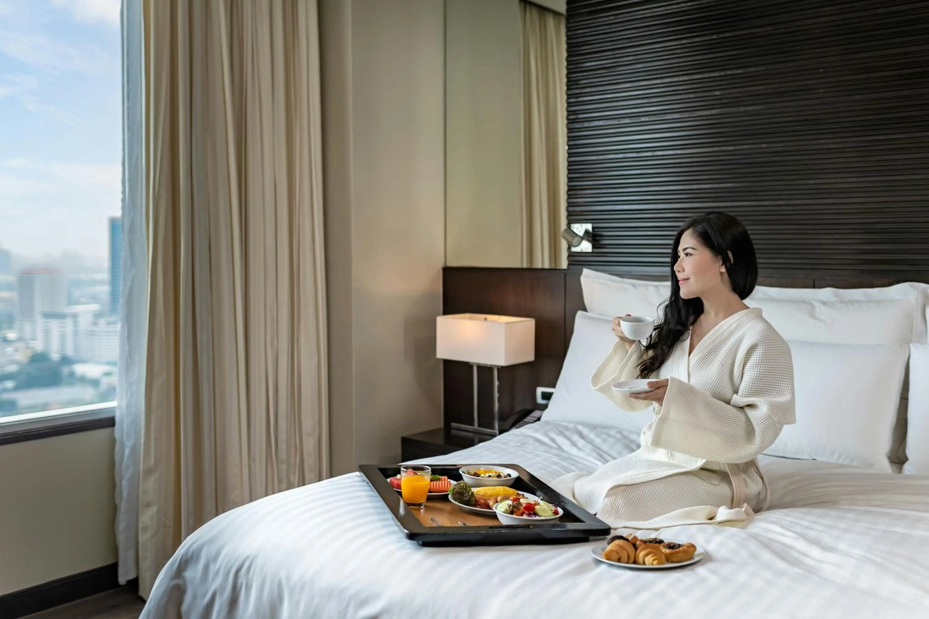 Breakfast, Bed in Marriott Executive Apartments Sukhumvit Park, Bangkok