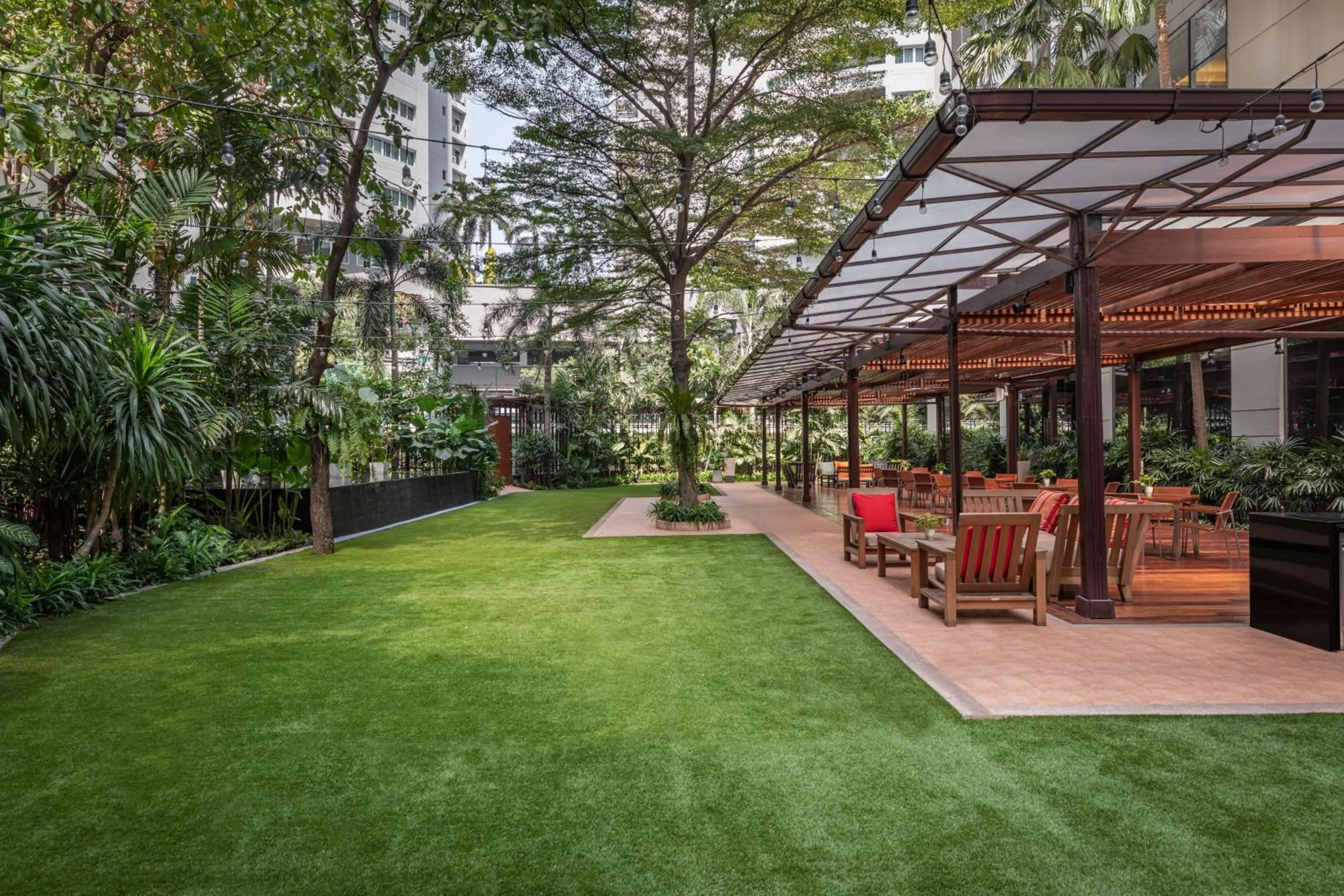 Lounge or bar in Marriott Executive Apartments Sukhumvit Park, Bangkok