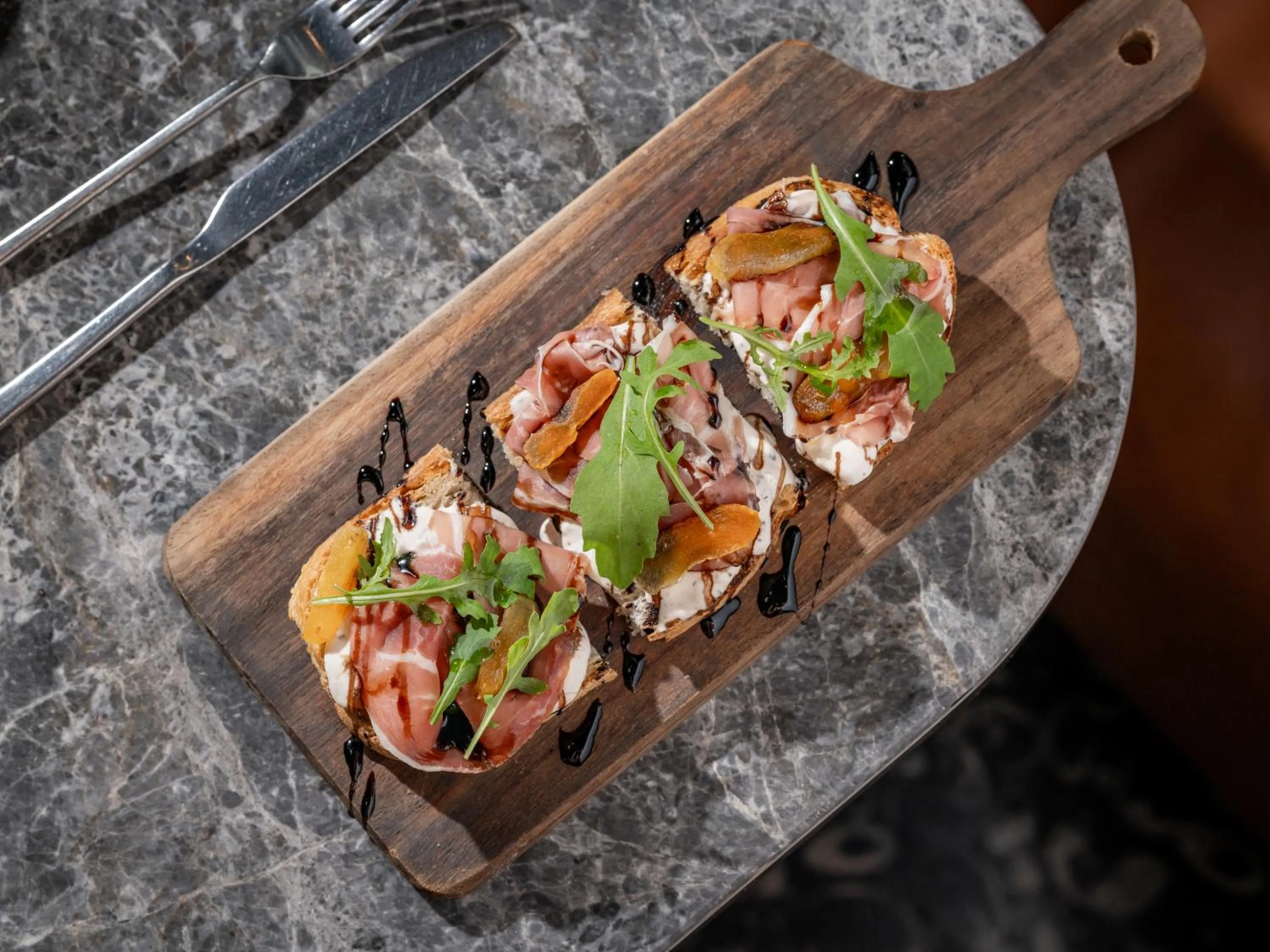 Restaurant/places to eat in Renaissance Bangkok Ratchaprasong Hotel by Marriott