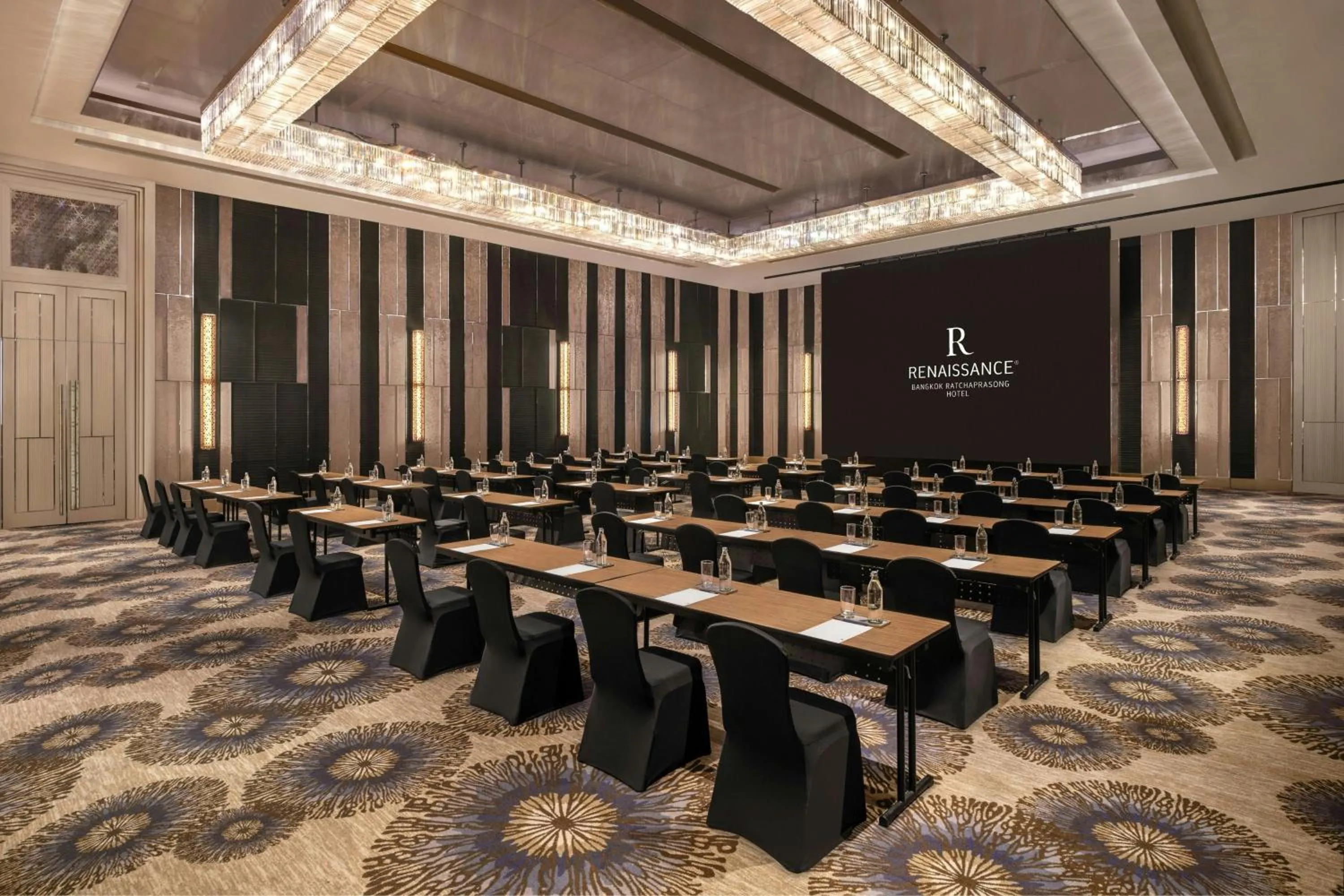Meeting/conference room in Renaissance Bangkok Ratchaprasong Hotel by Marriott