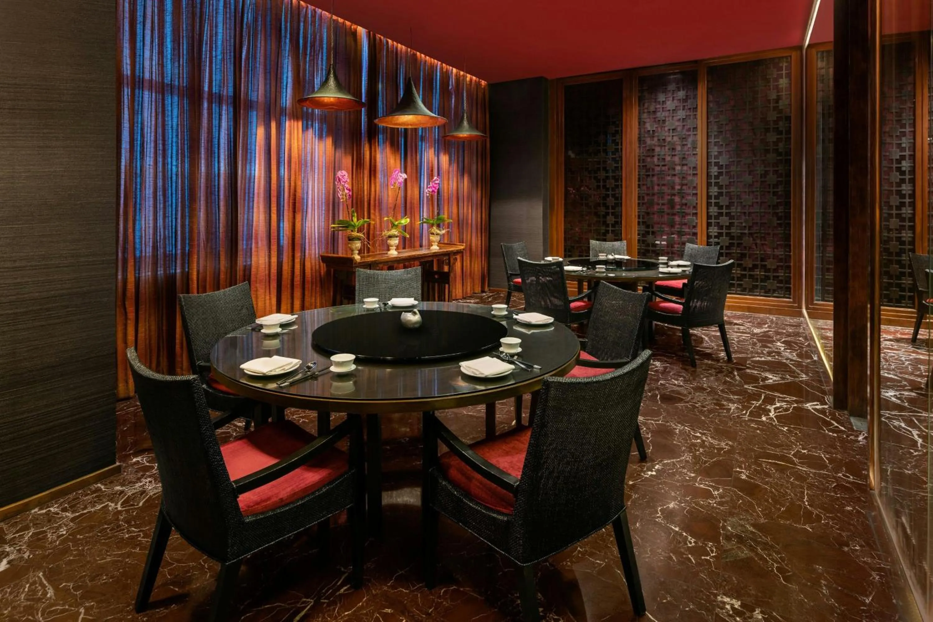 Restaurant/places to eat in Renaissance Bangkok Ratchaprasong Hotel by Marriott