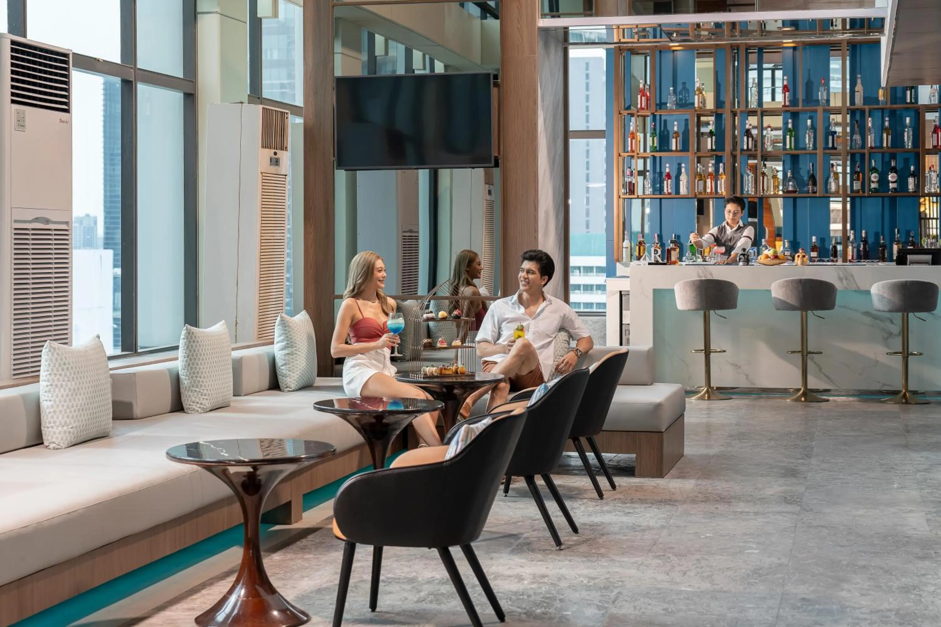 Restaurant/places to eat in Renaissance Bangkok Ratchaprasong Hotel by Marriott