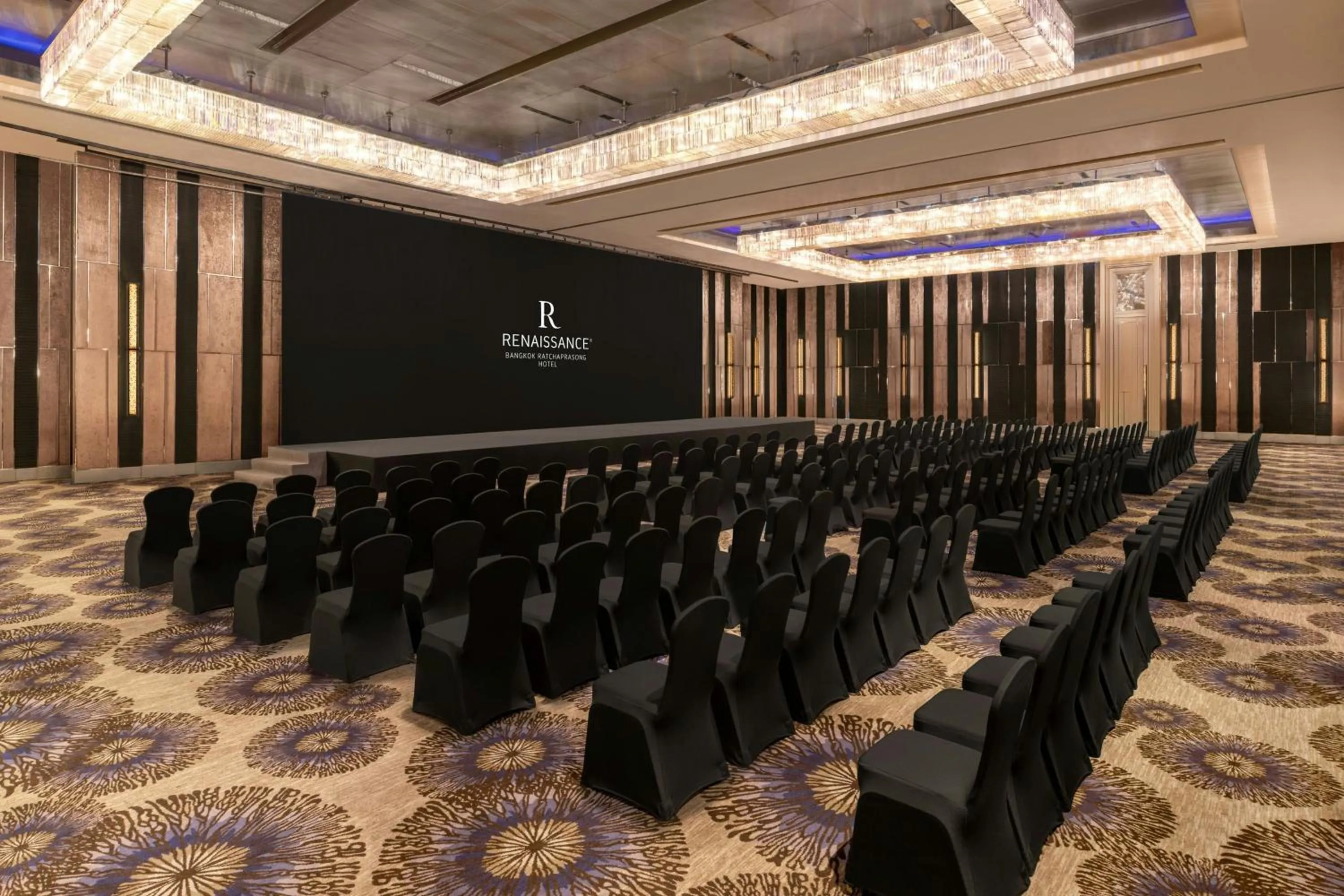 Meeting/conference room in Renaissance Bangkok Ratchaprasong Hotel by Marriott