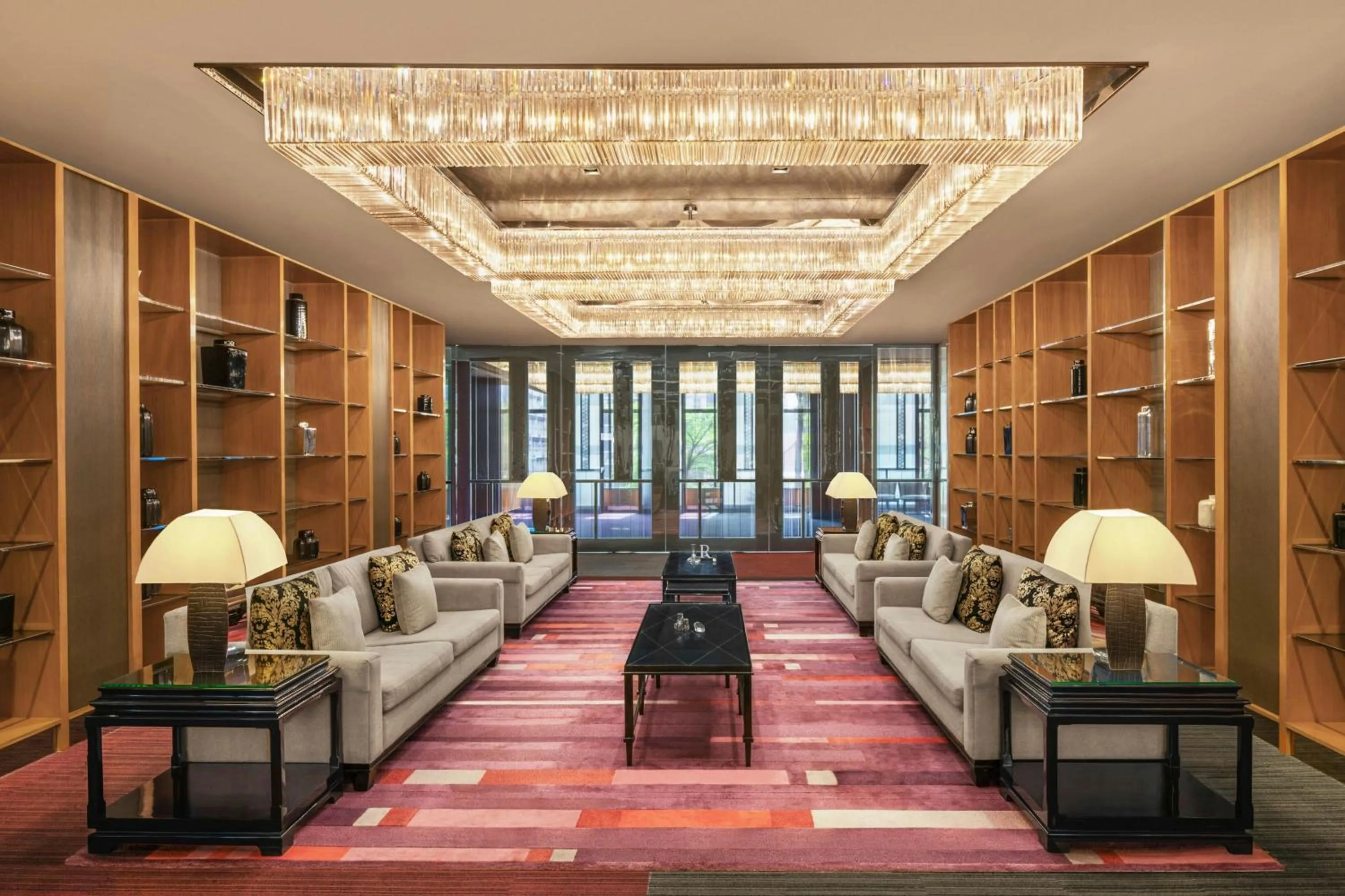 Living room in Renaissance Bangkok Ratchaprasong Hotel by Marriott