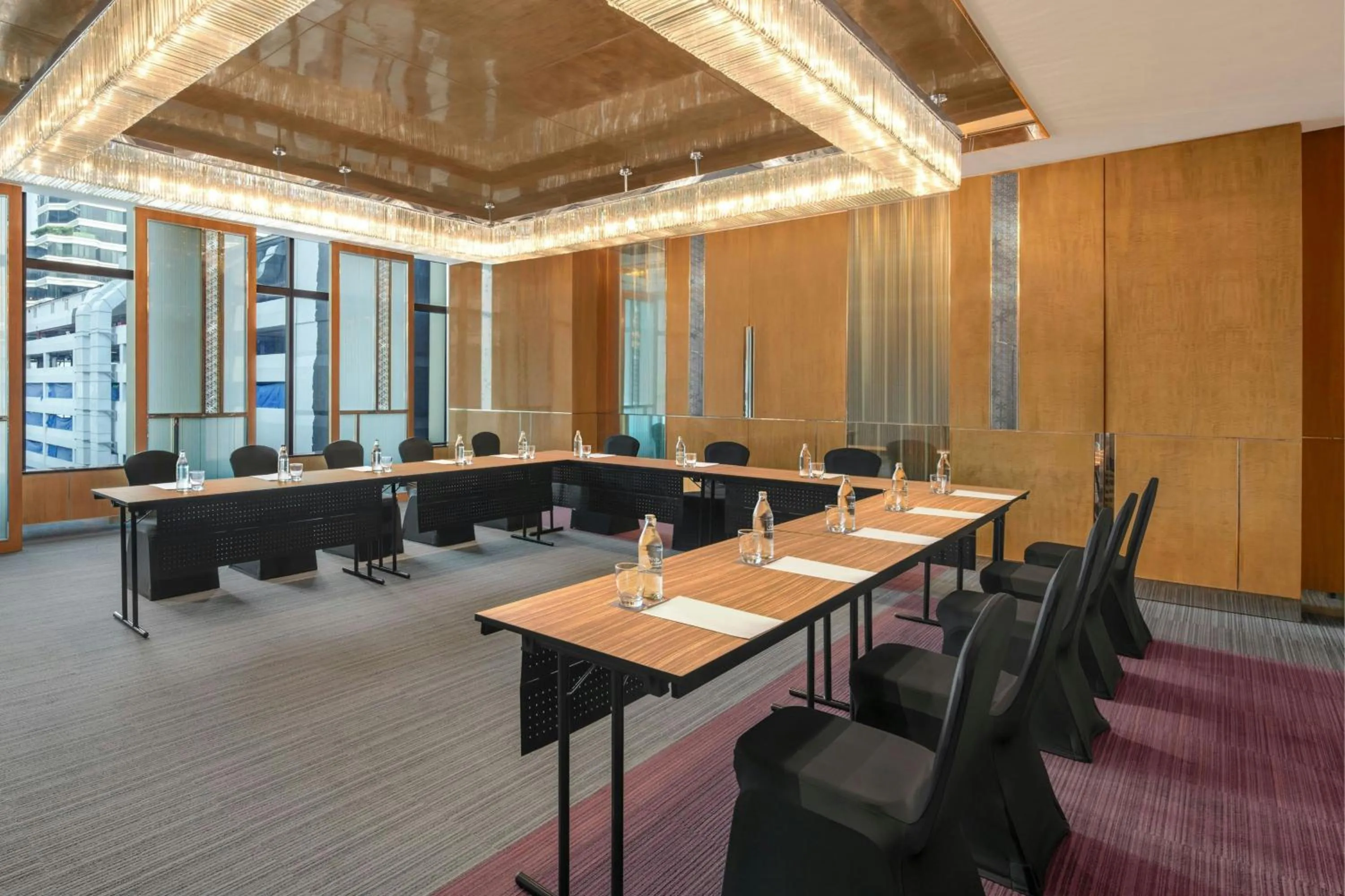 Meeting/conference room in Renaissance Bangkok Ratchaprasong Hotel by Marriott