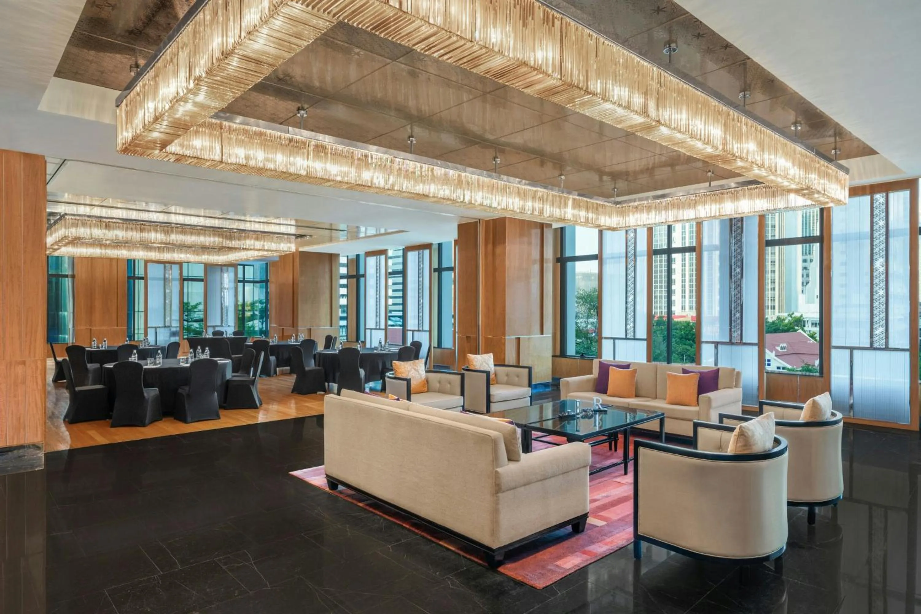 Meeting/conference room in Renaissance Bangkok Ratchaprasong Hotel by Marriott