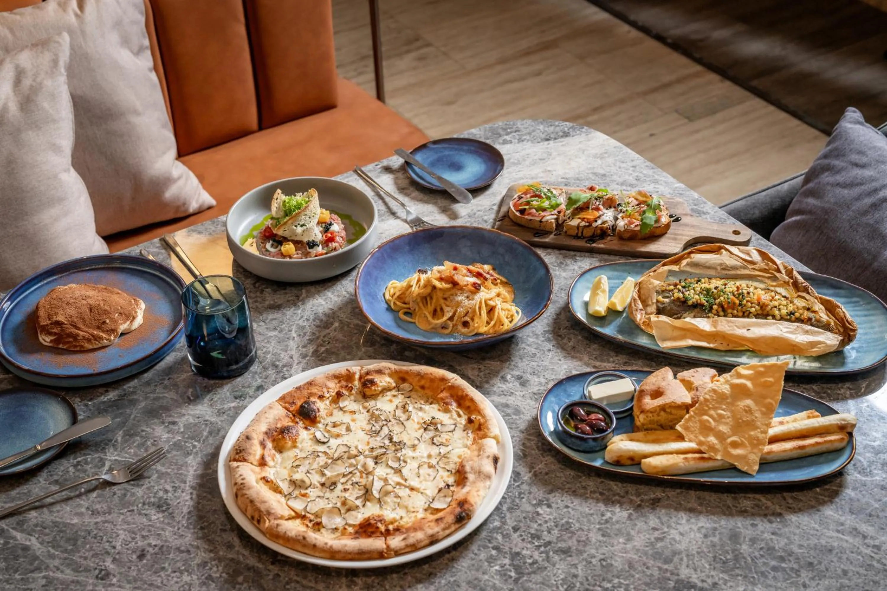 Restaurant/places to eat in Renaissance Bangkok Ratchaprasong Hotel by Marriott