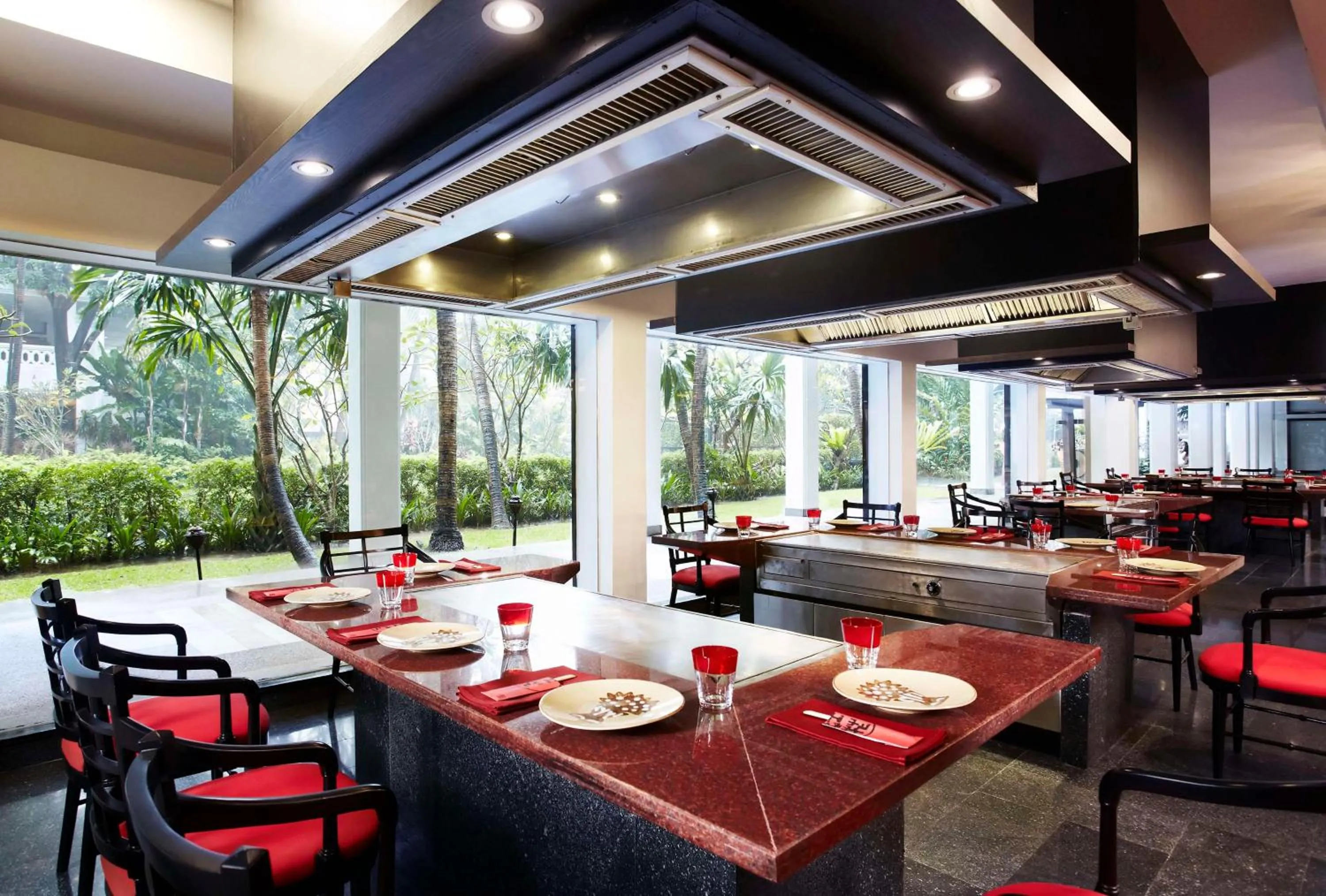 Dining area in Anantara Riverside Bangkok Resort