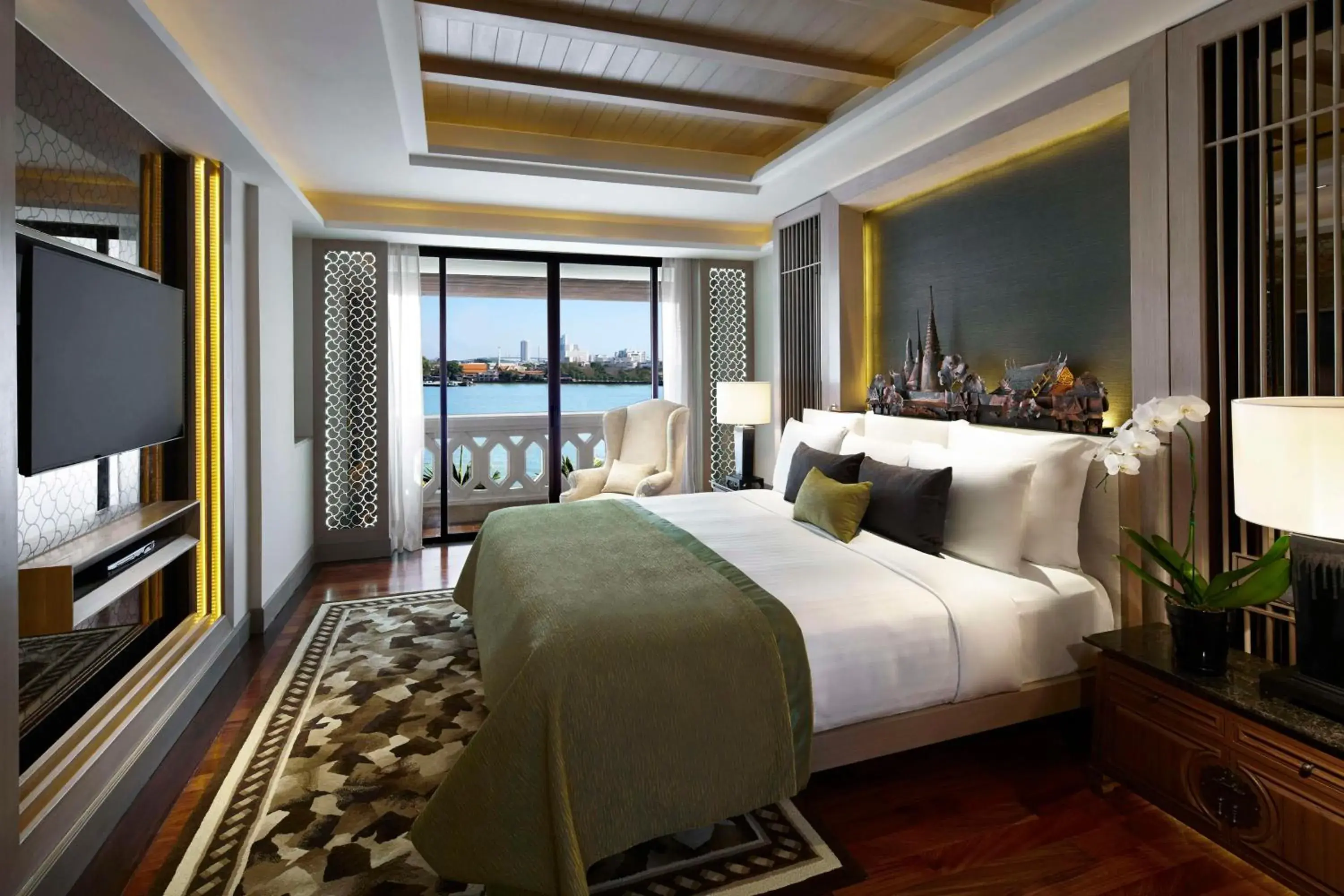 Bedroom, Bed in Anantara Riverside Bangkok Resort Bedroom, Bed in Anantara Riverside Bangkok Resort