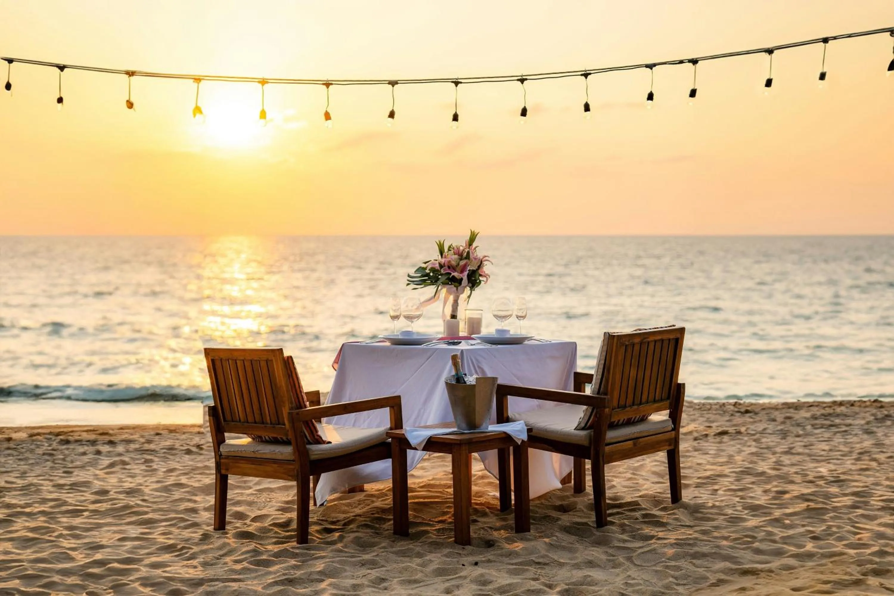 Restaurant/places to eat in Renaissance Phuket Resort & Spa