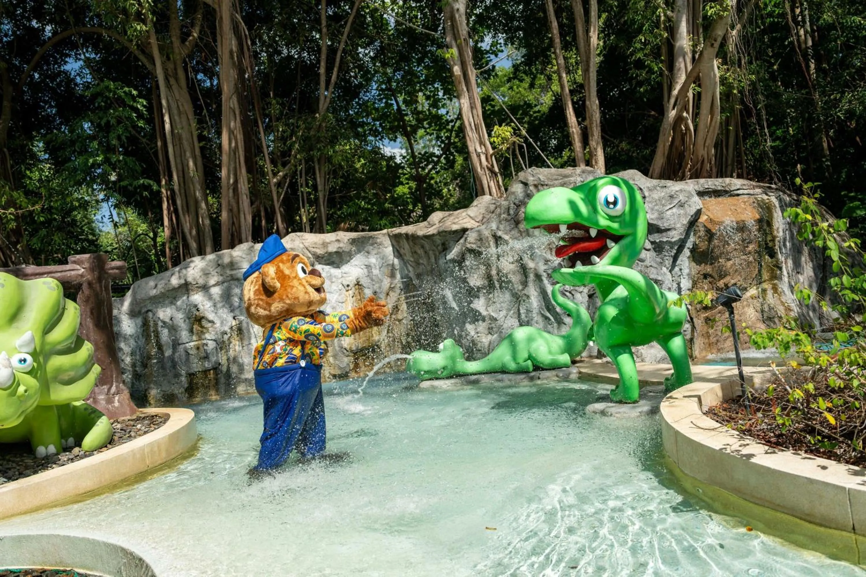 Swimming pool in Renaissance Phuket Resort & Spa