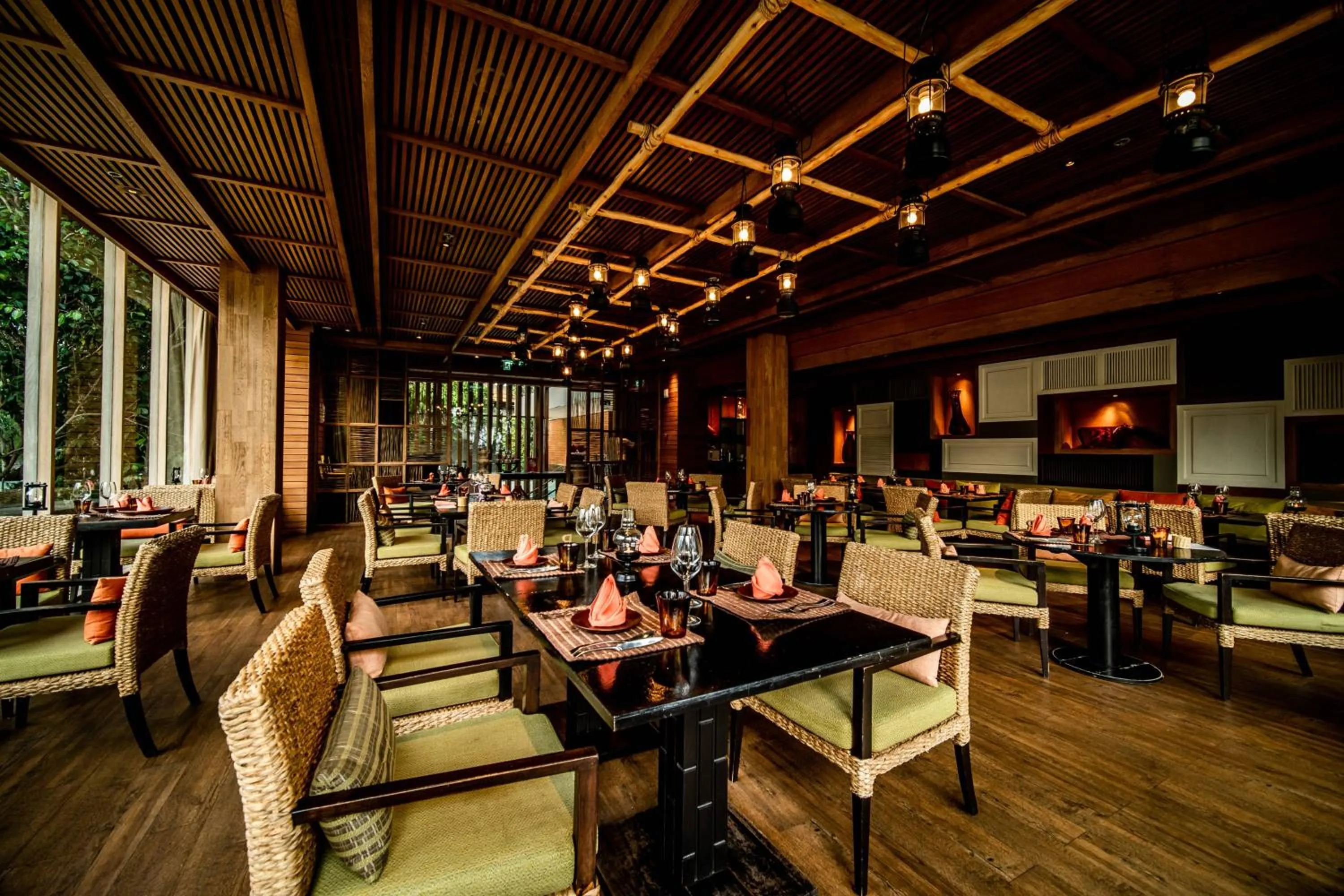 Restaurant/places to eat in Renaissance Phuket Resort & Spa