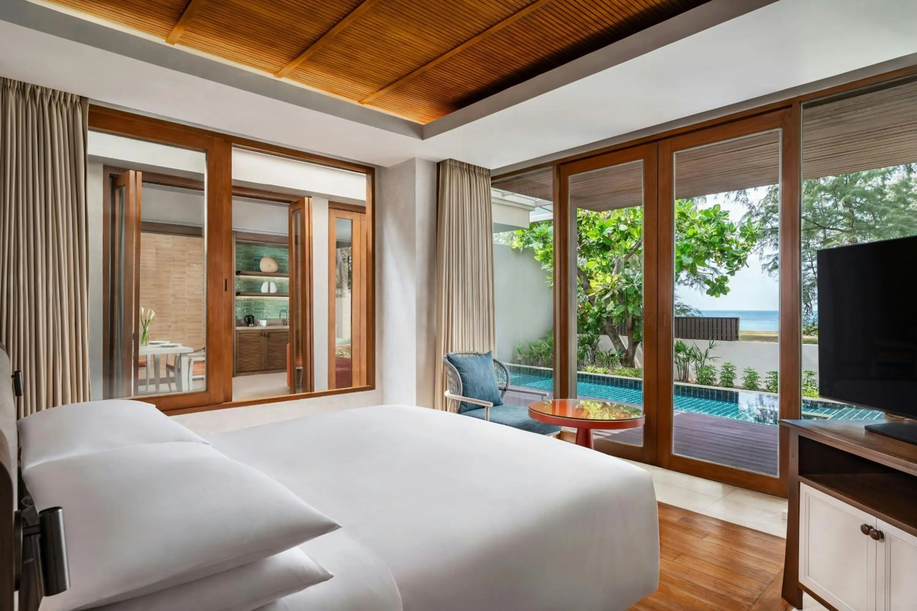 Swimming pool, Bed in Renaissance Phuket Resort & Spa
