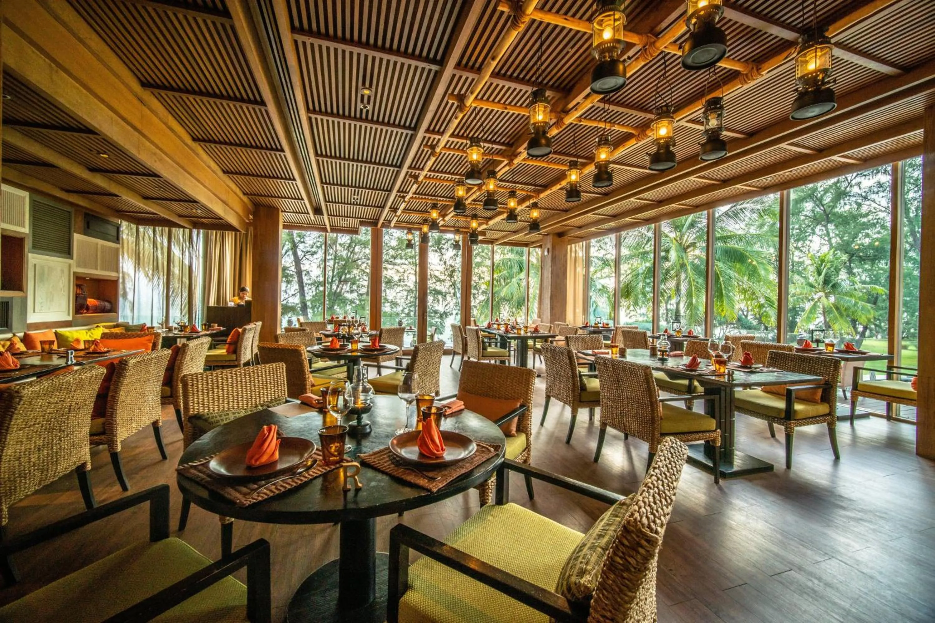Restaurant/places to eat in Renaissance Phuket Resort & Spa