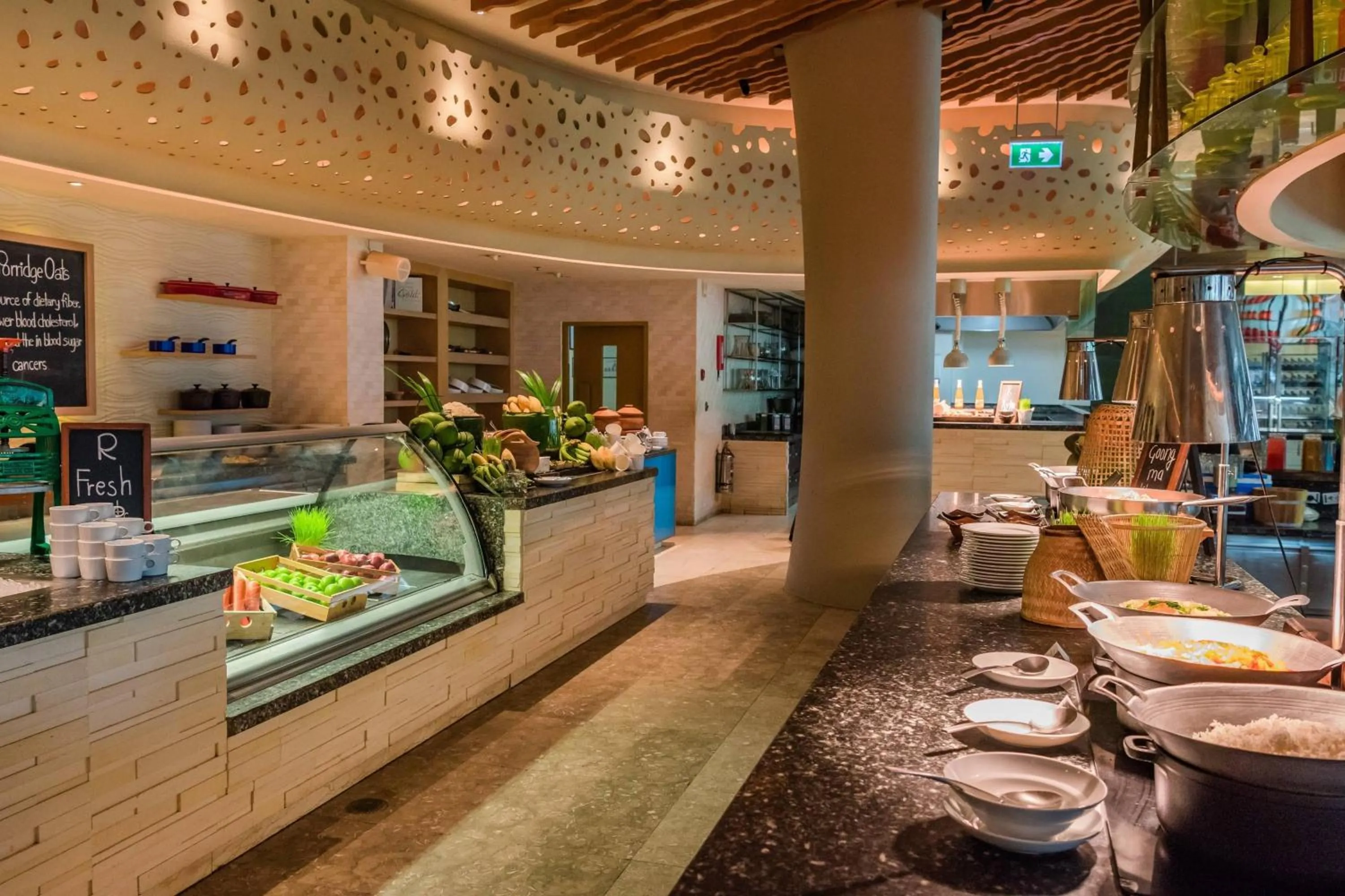Restaurant/places to eat in Renaissance Phuket Resort & Spa