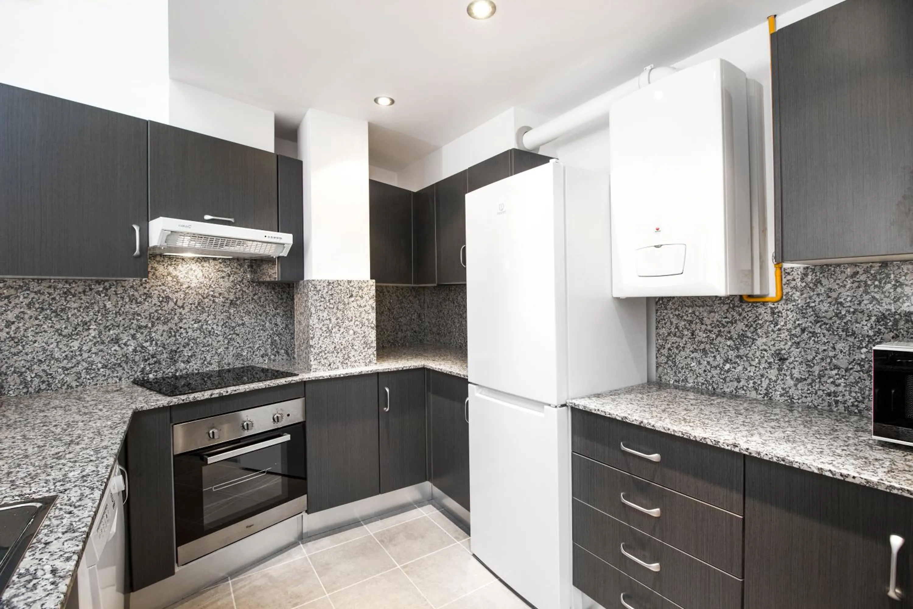 Kitchen or kitchenette in Font del Ferro Apartments
