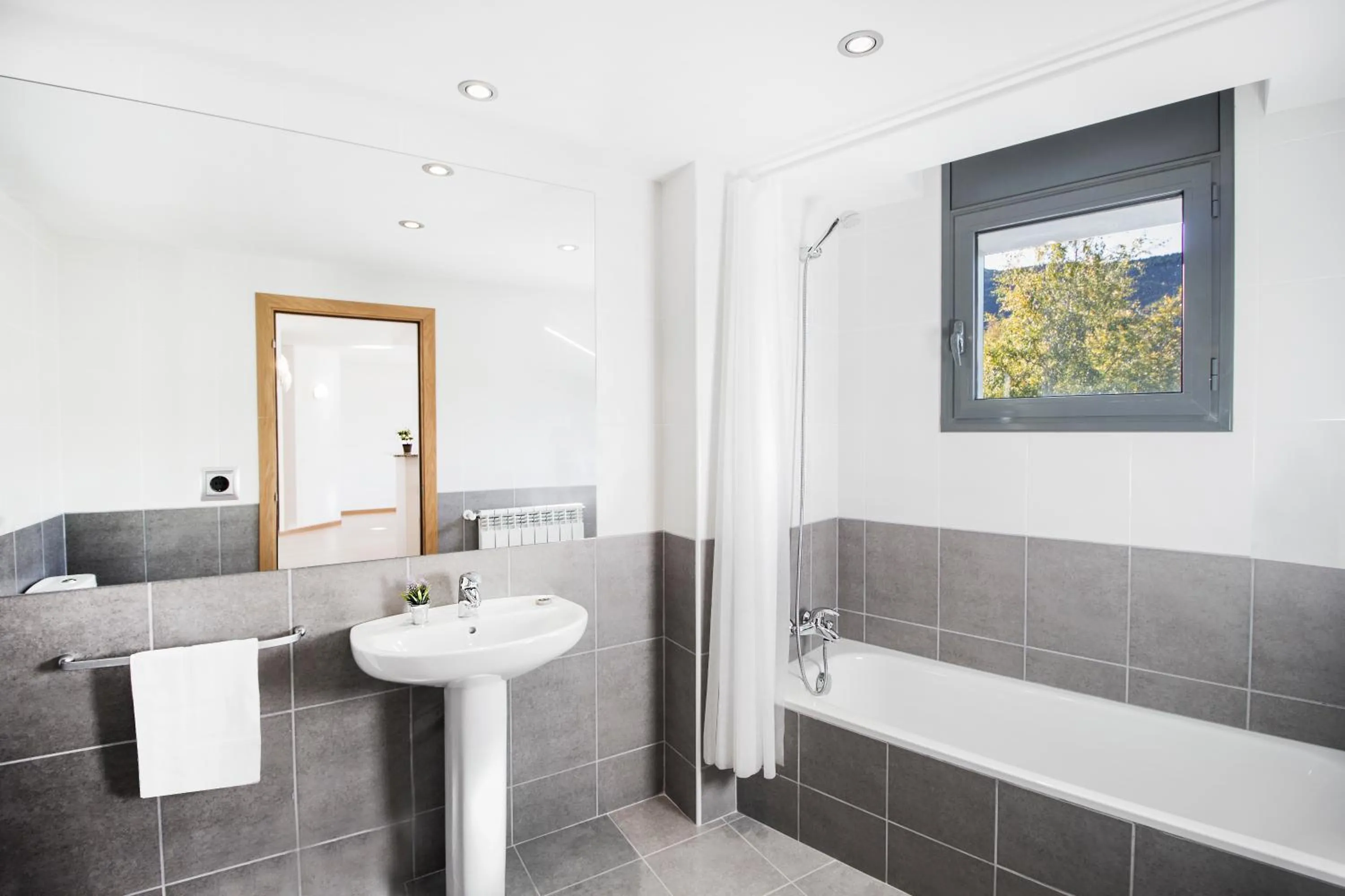 Bathroom in Font del Ferro Apartments
