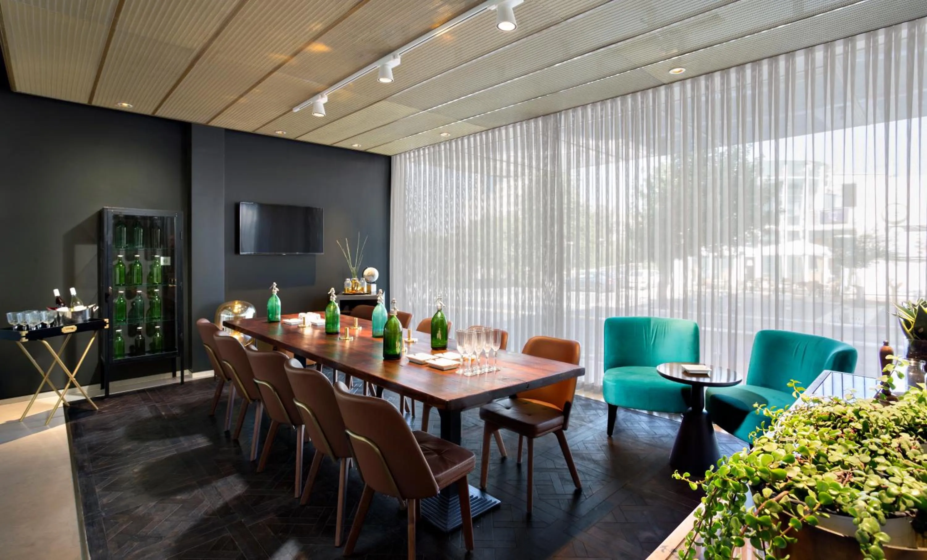 Business facilities in Jacob Bat Sheva Jerusalem