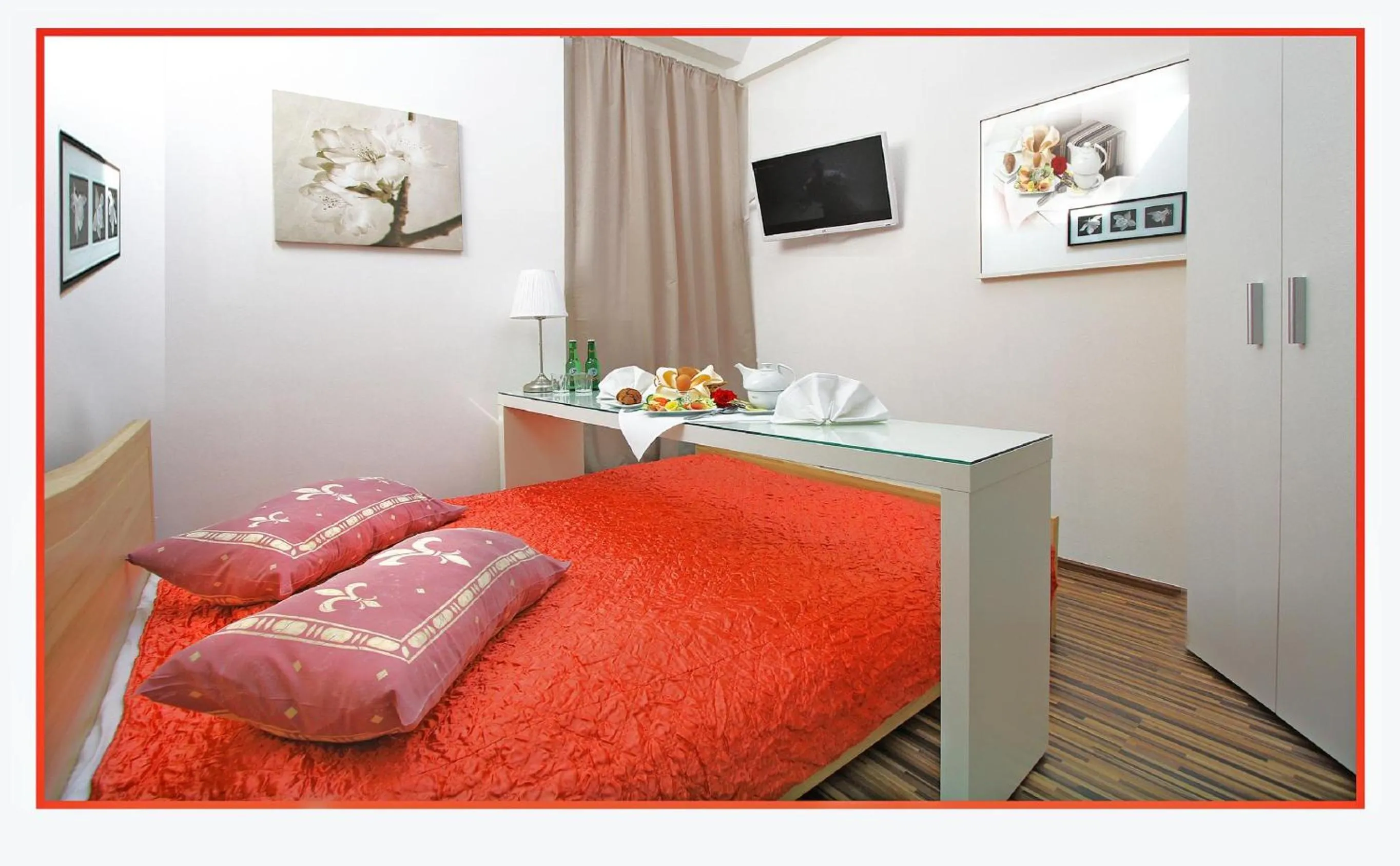 Photo of the whole room in Hotel & Restauracja Glass