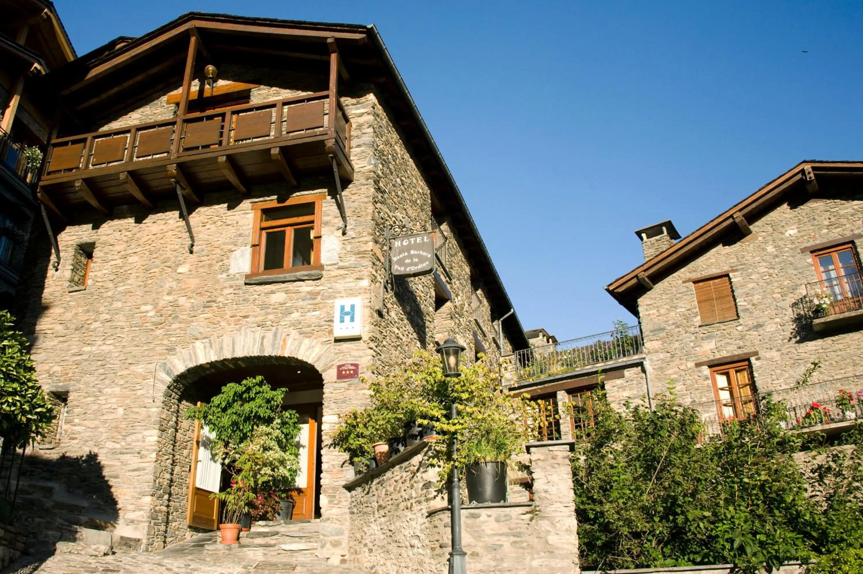 Property building in Hotel Santa Bàrbara De La Vall D'ordino